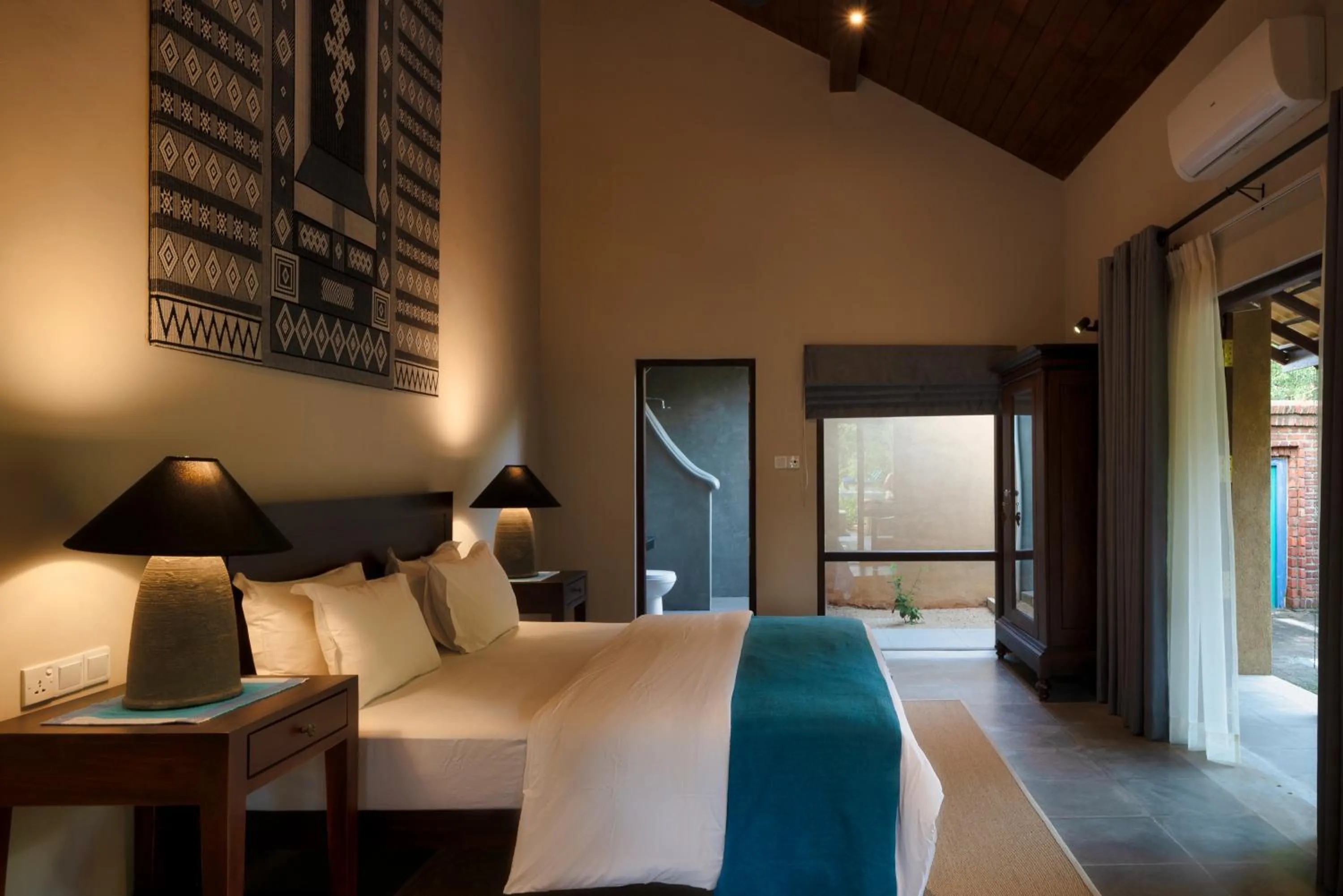 Bed in Kumbukgaha Villa