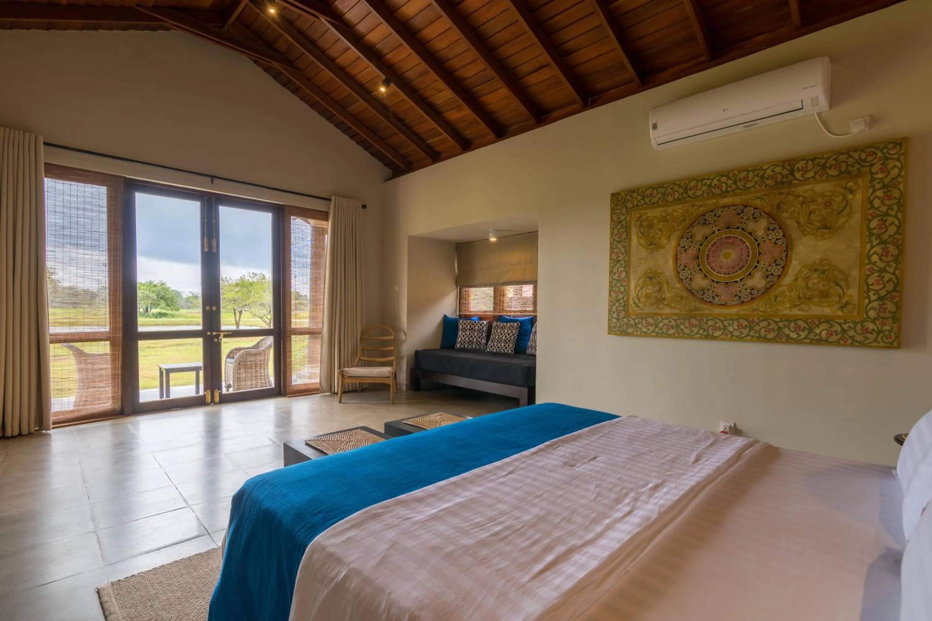 Photo of the whole room, Bed in Kumbukgaha Villa