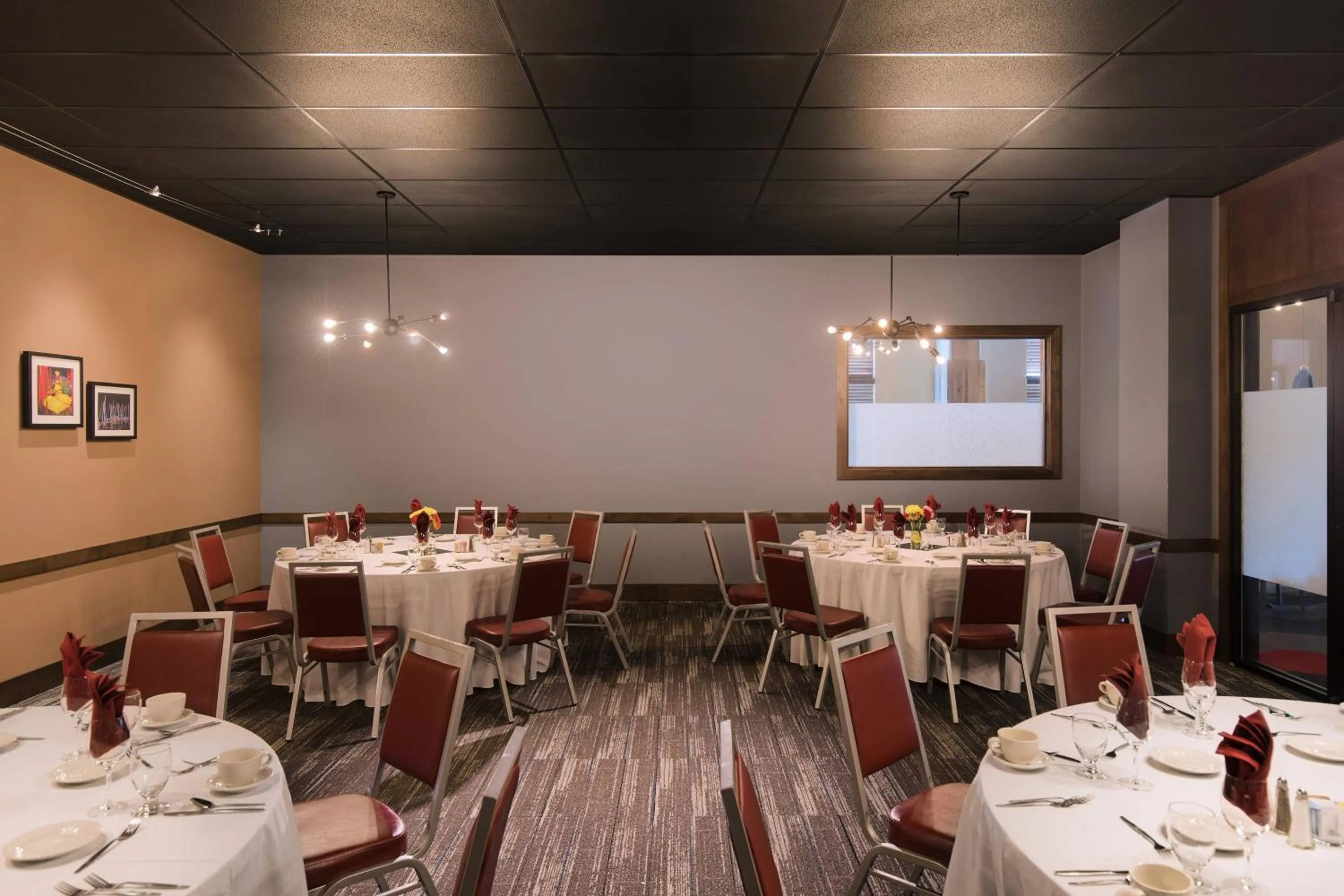 Meeting/conference room in Four Points by Sheraton Seattle Airport South