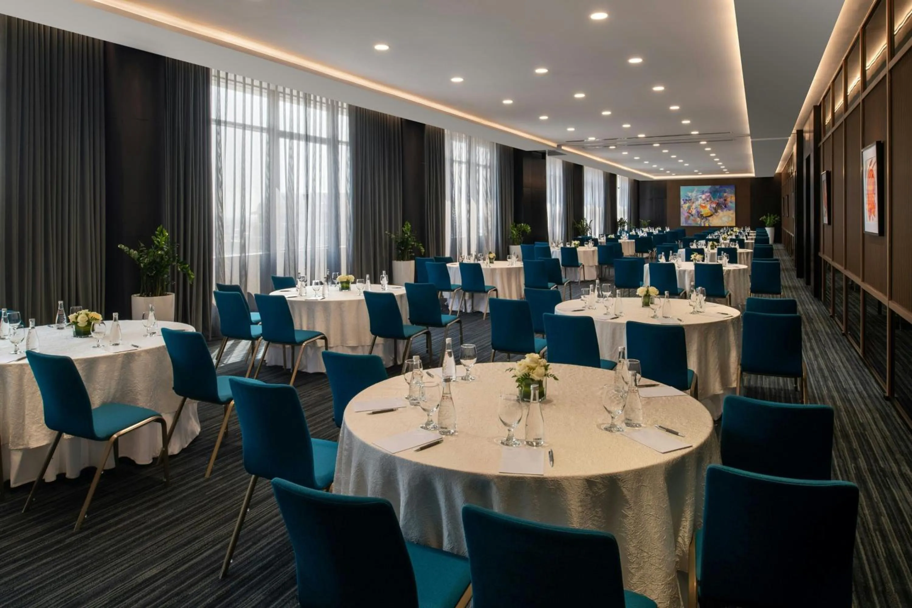 Lounge or bar in The Westin Doha Hotel & Spa