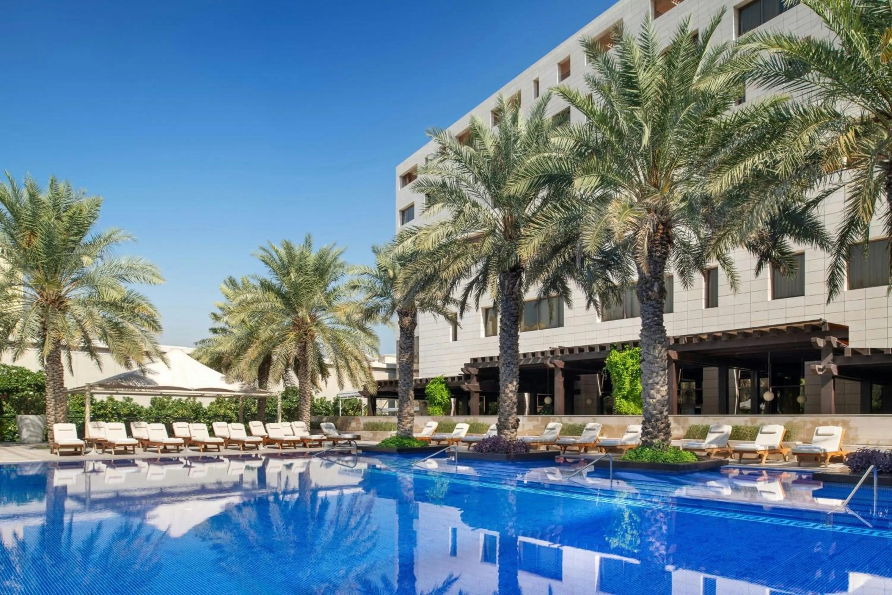 Swimming pool in The Westin Doha Hotel & Spa