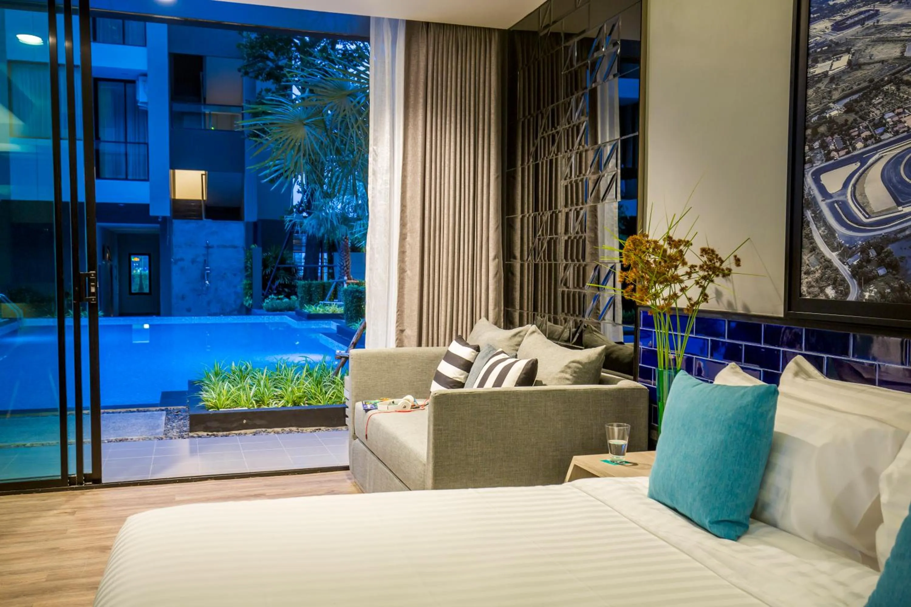 Living room, Bed in The Crystal Hotel Buriram - formerly X2 Vibe Buriram