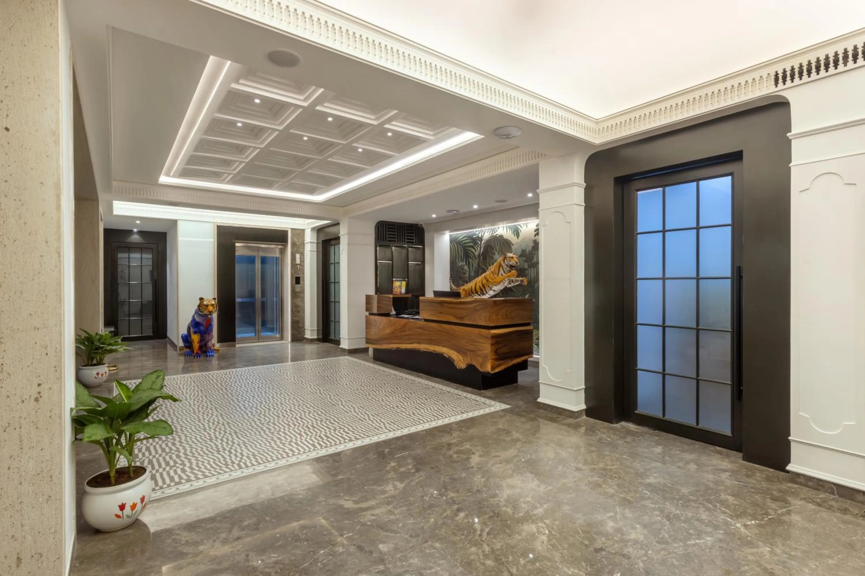 Lobby or reception, Bed in ZIBE Luxe Hyderabad by GRT Hotels