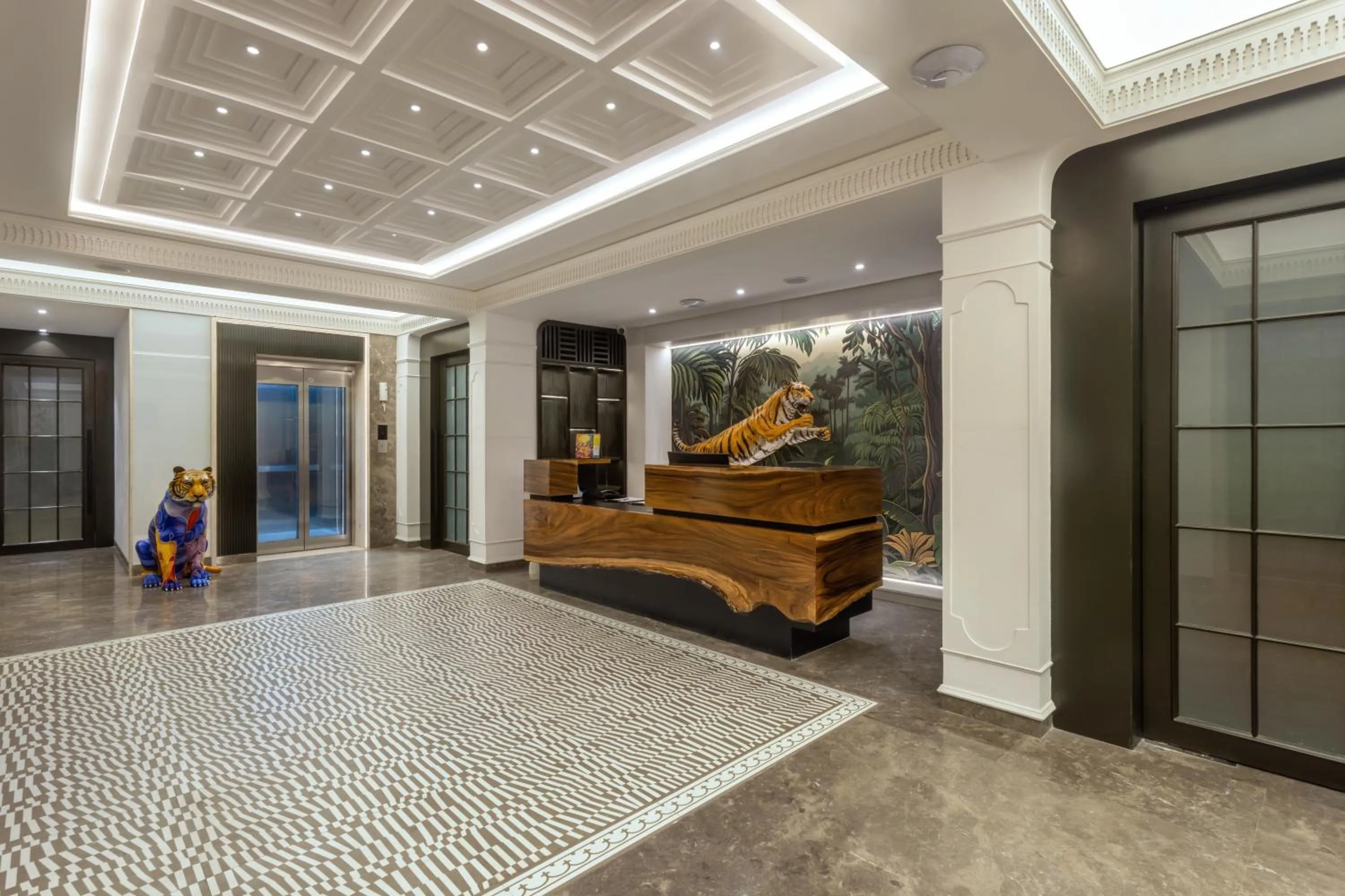 Lobby or reception in ZIBE Luxe Hyderabad by GRT Hotels