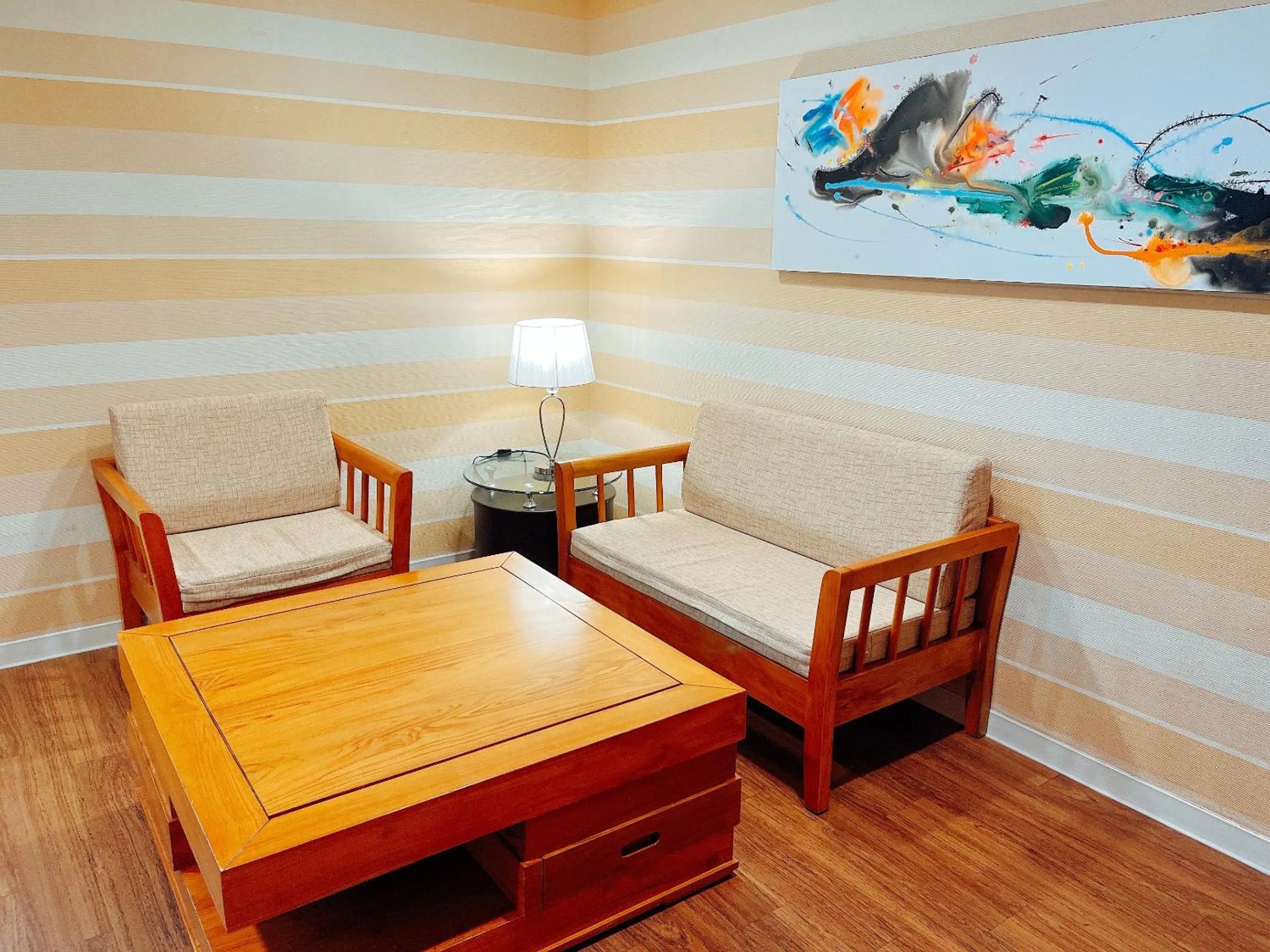 Living room, Bed in Wemeet Hotel