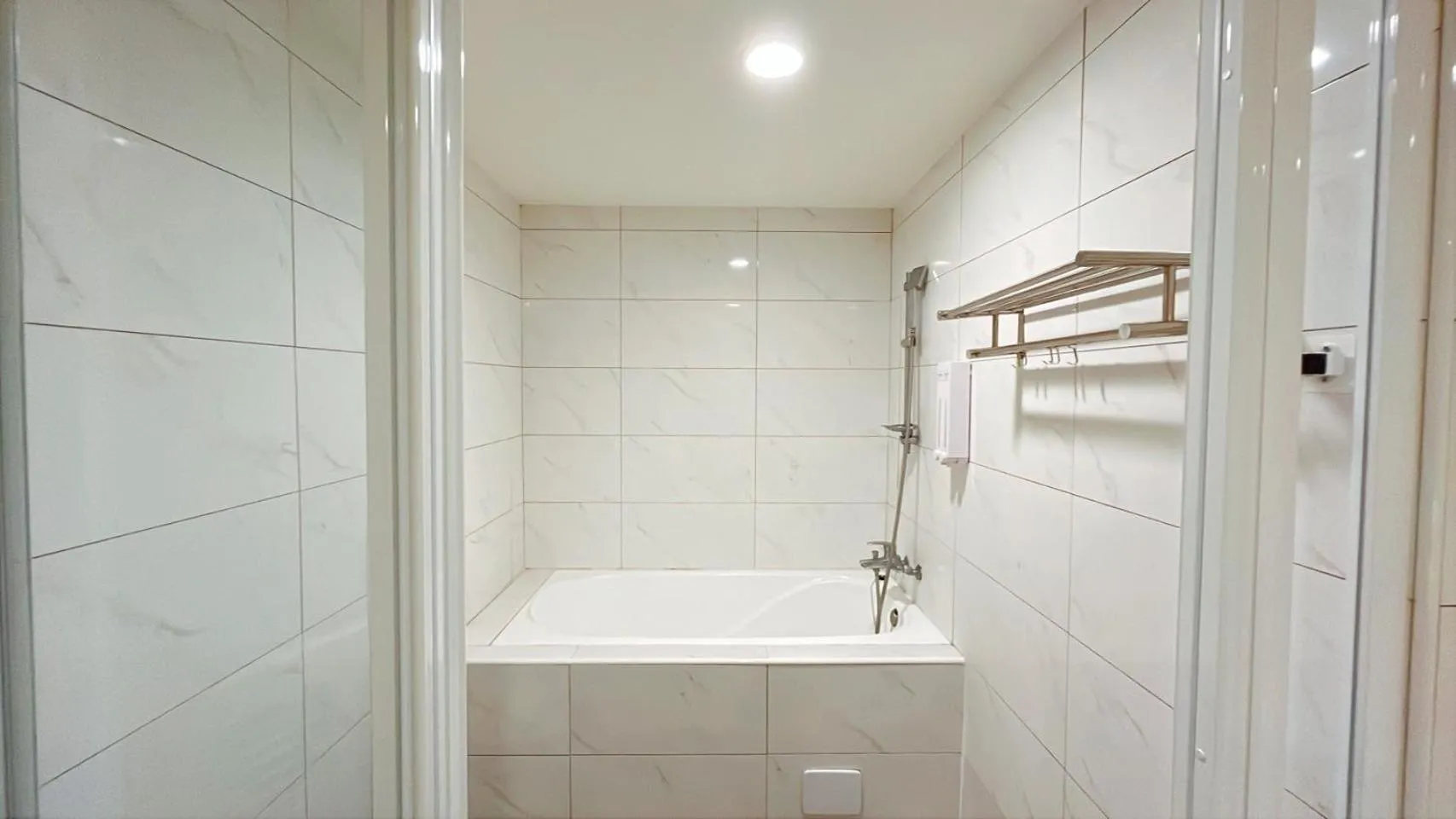 Shower in Wemeet Hotel