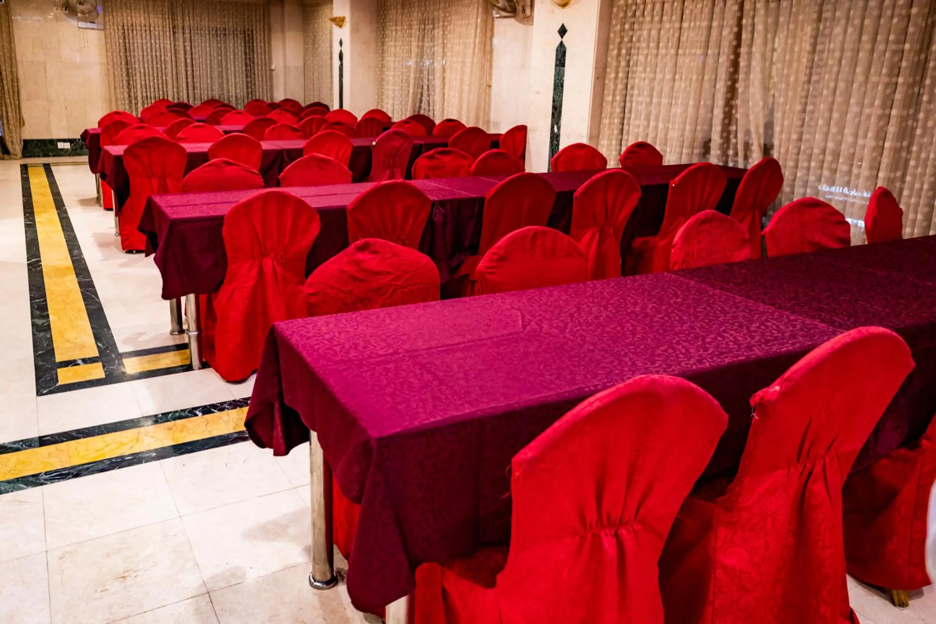 Restaurant/places to eat in almukhtar aldahbe