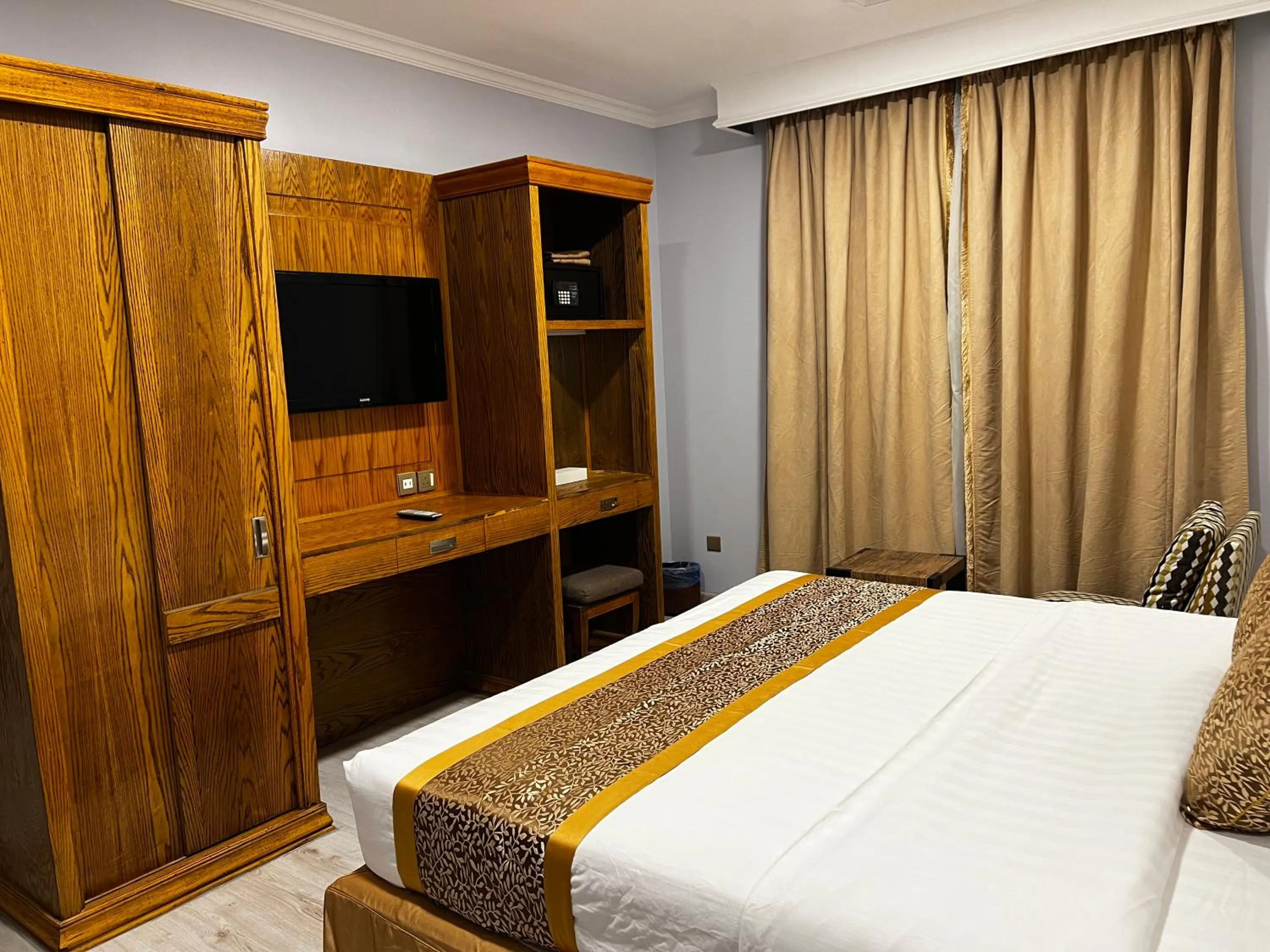 Bedroom, Bed in Travellerinn Serviced Apartment