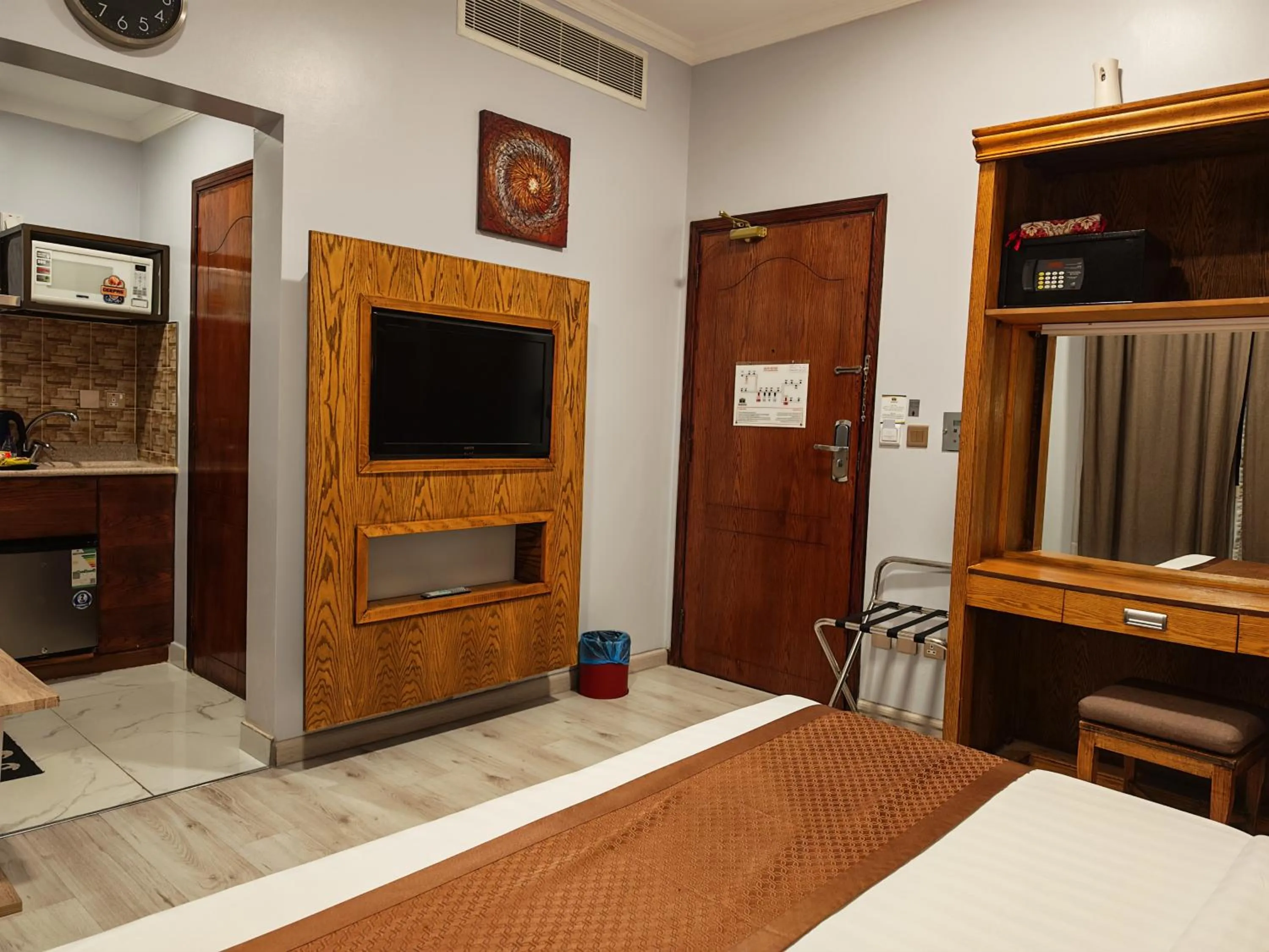 Bedroom, Bed in Travellerinn Serviced Apartment