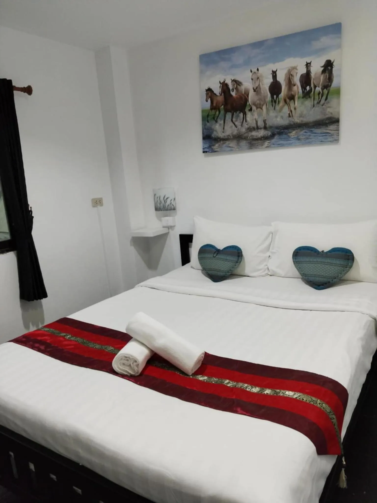 Bed in Phratamnak Inn - 100 meter from Beach