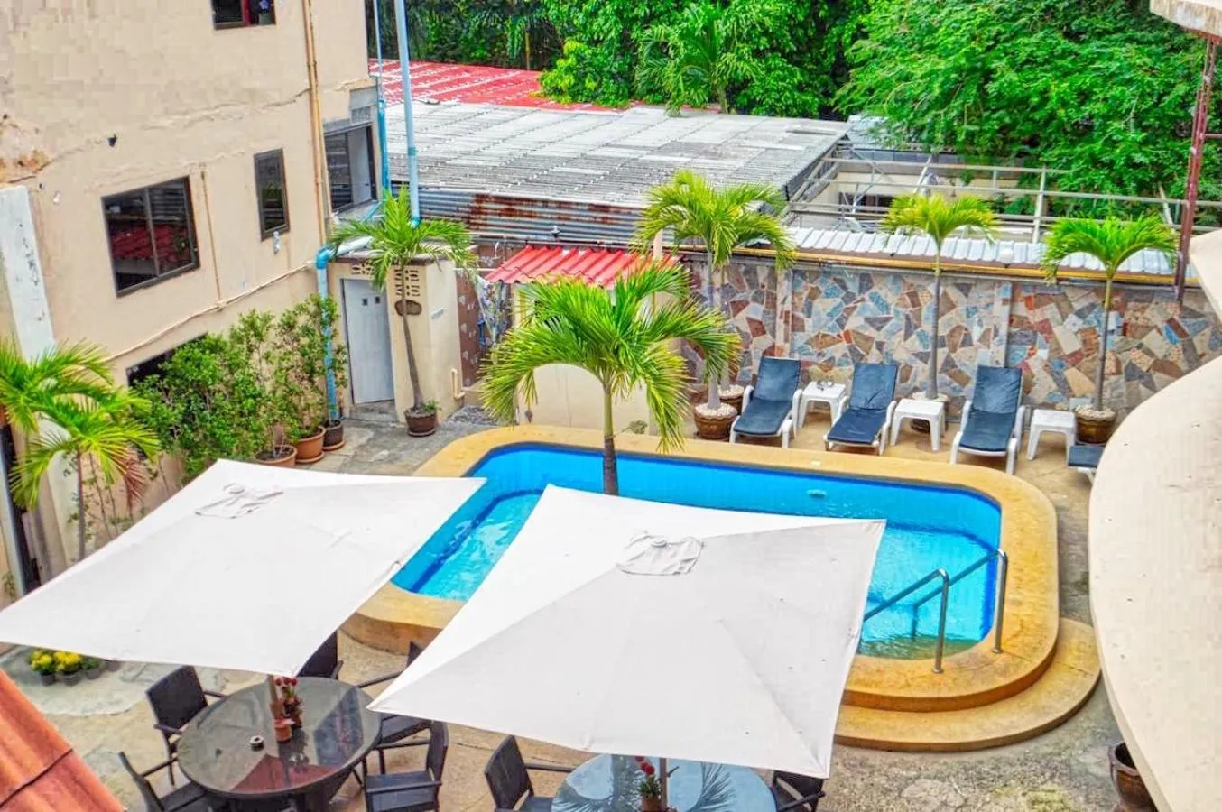 Bird's eye view in Phratamnak Inn - 100 meter from Beach