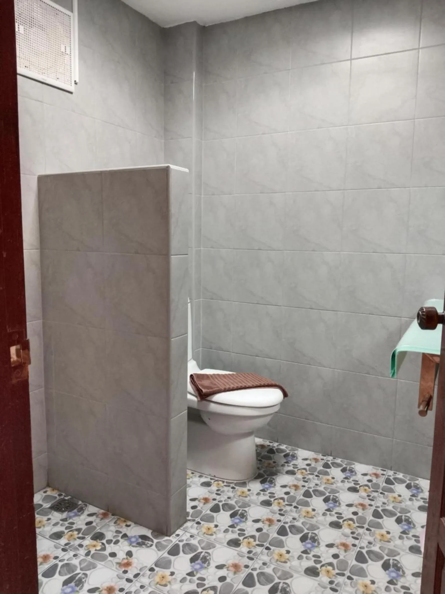 Toilet in Phratamnak Inn - 100 meter from Beach