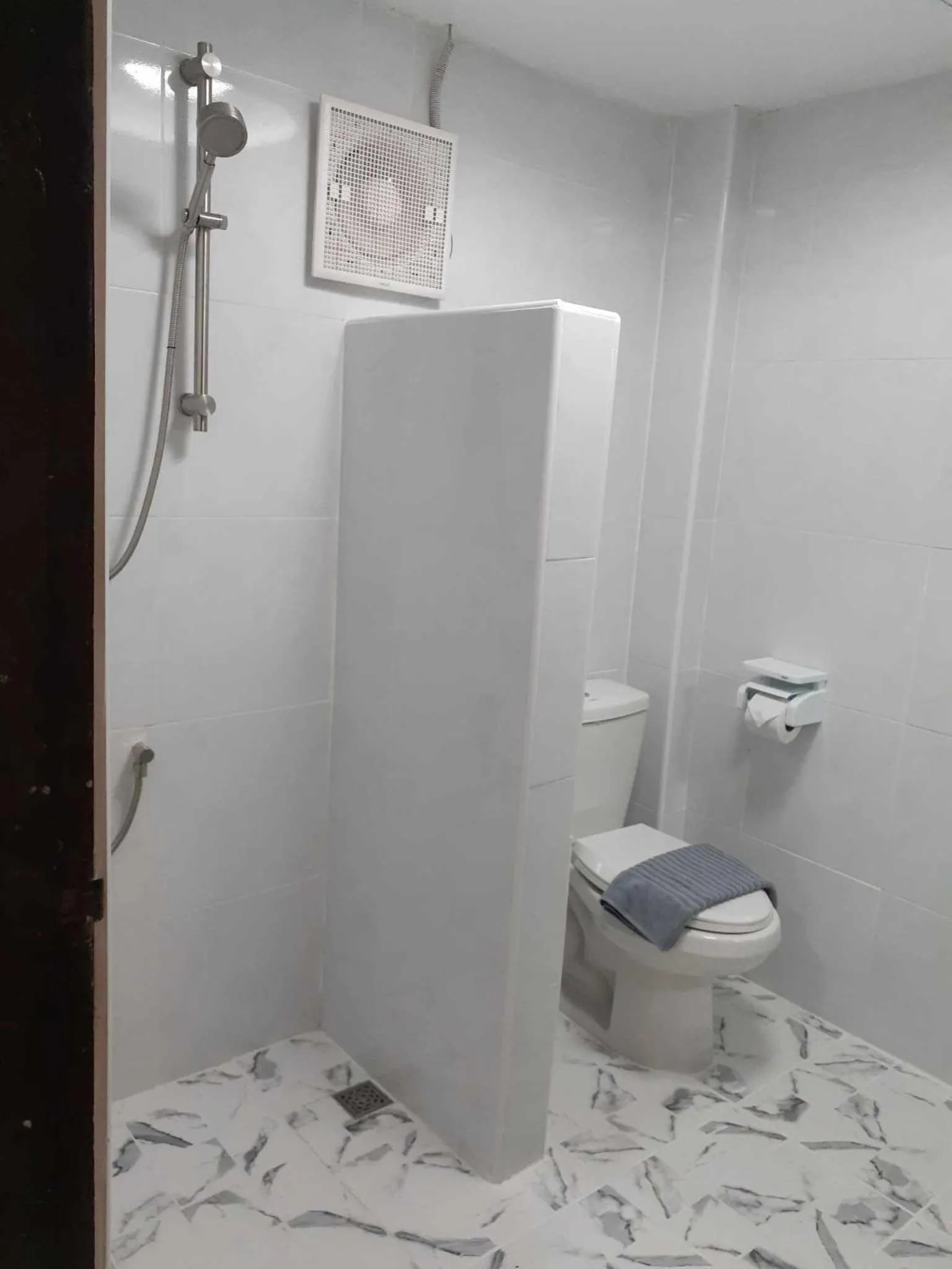Toilet in Phratamnak Inn - 100 meter from Beach