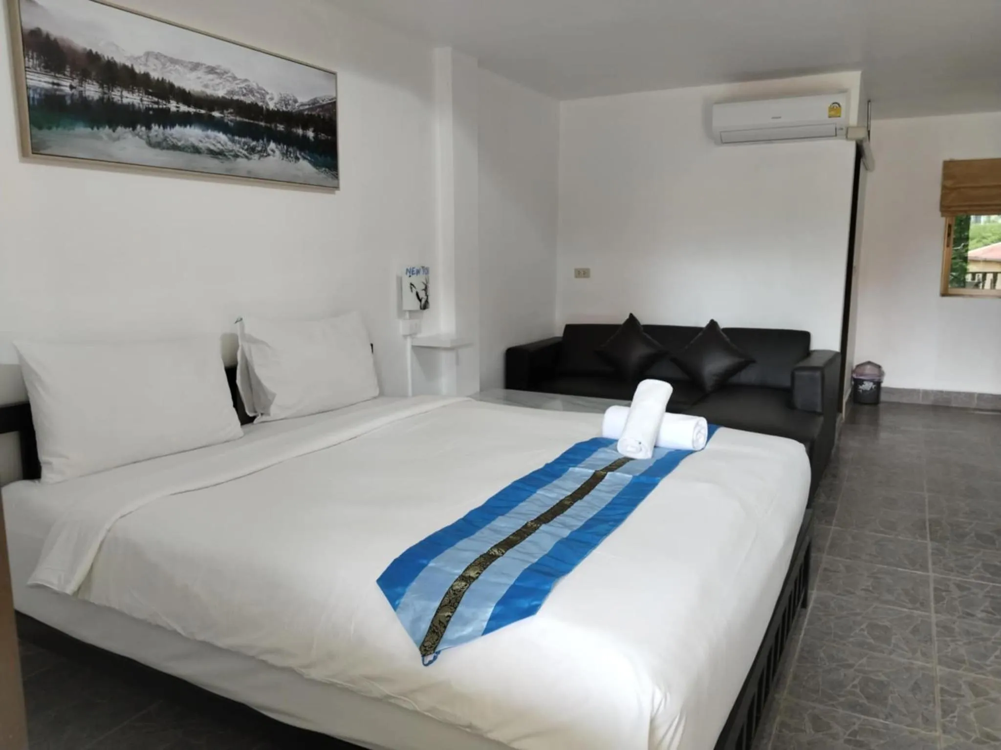 Bed in Phratamnak Inn - 100 meter from Beach