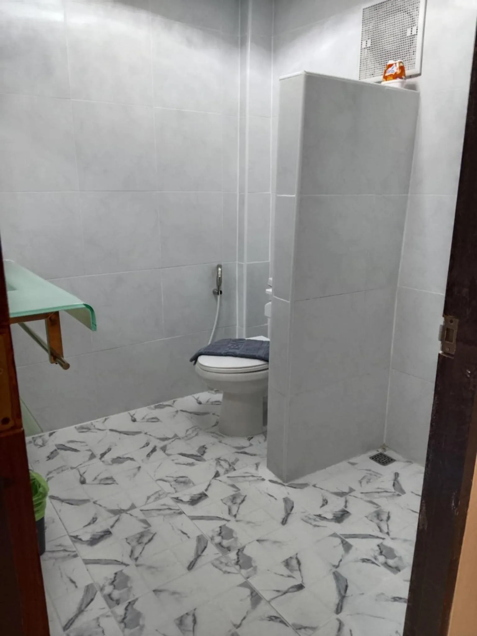 Toilet in Phratamnak Inn - 100 meter from Beach