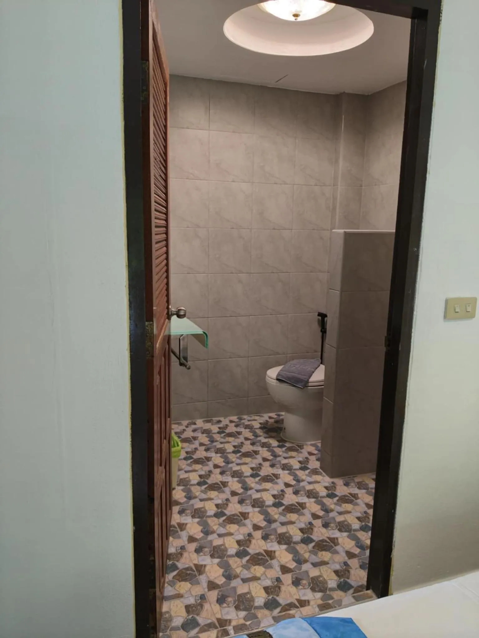 Toilet in Phratamnak Inn - 100 meter from Beach