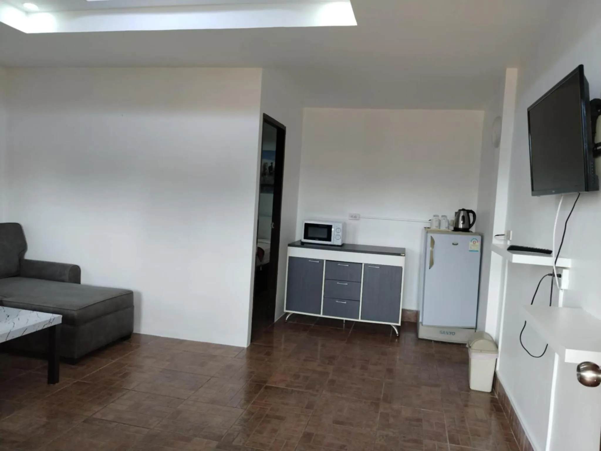 microwave in Phratamnak Inn - 100 meter from Beach