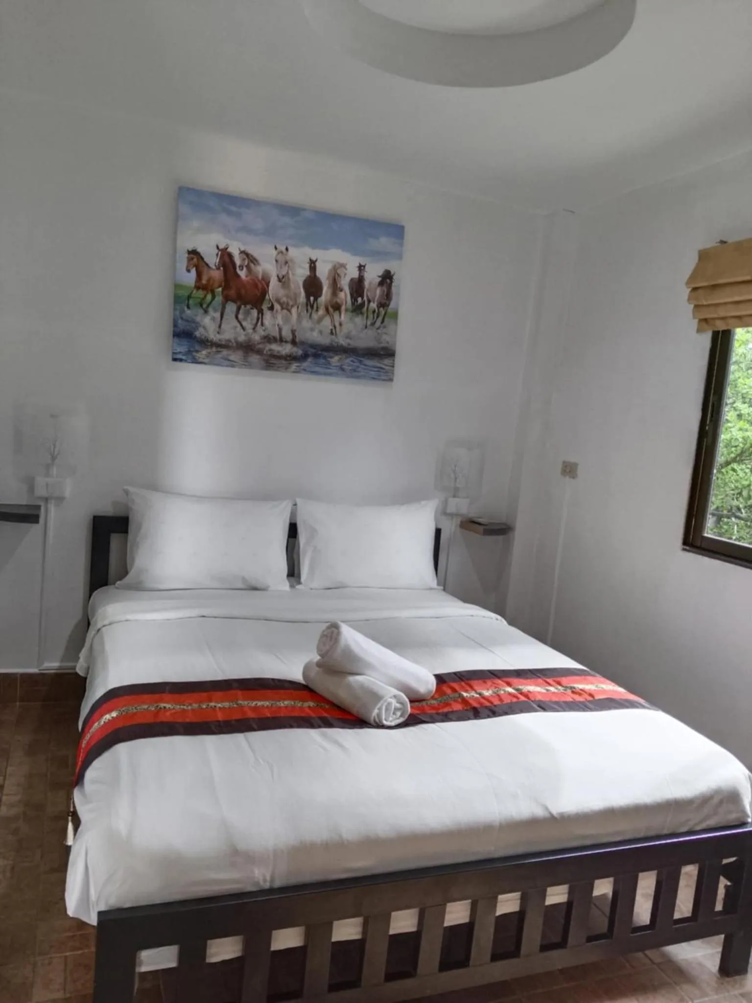 Bed in Phratamnak Inn - 100 meter from Beach