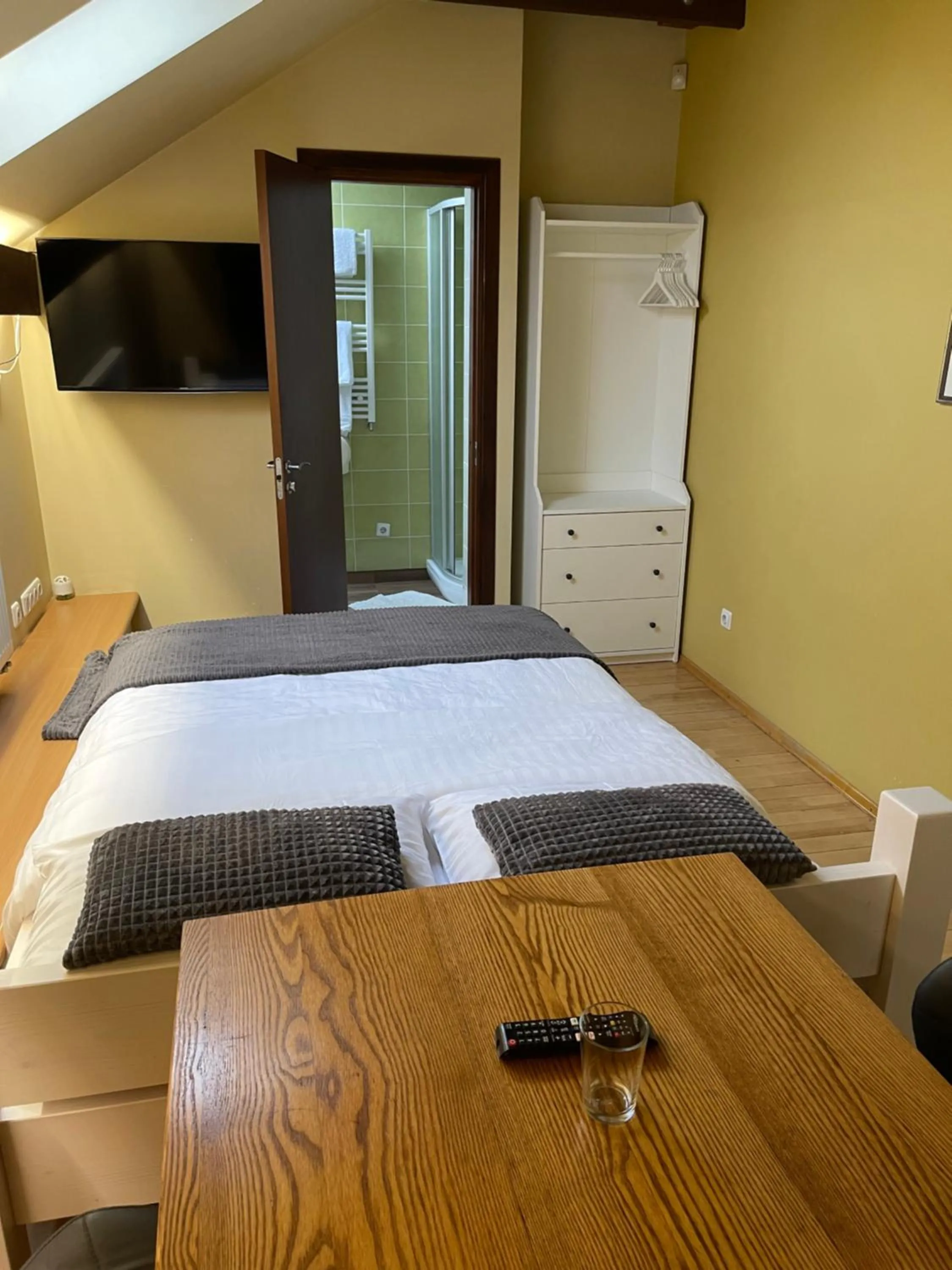Double Room with Private Bathroom - single occupancy in Akmenine Kerpe