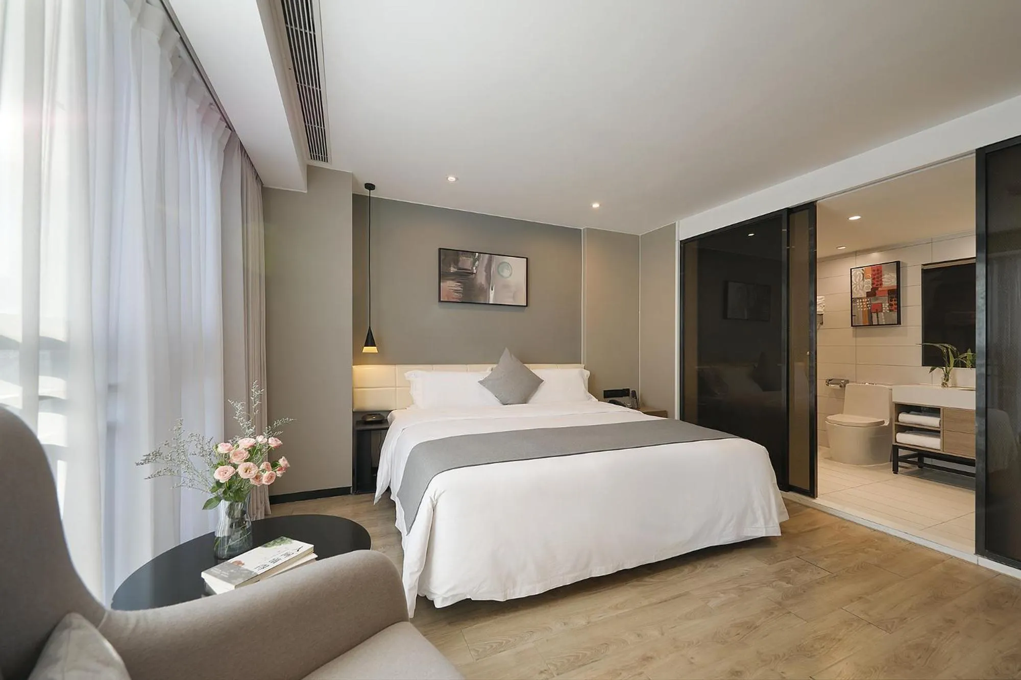 Bedroom, Bed in Hongdu Hotel