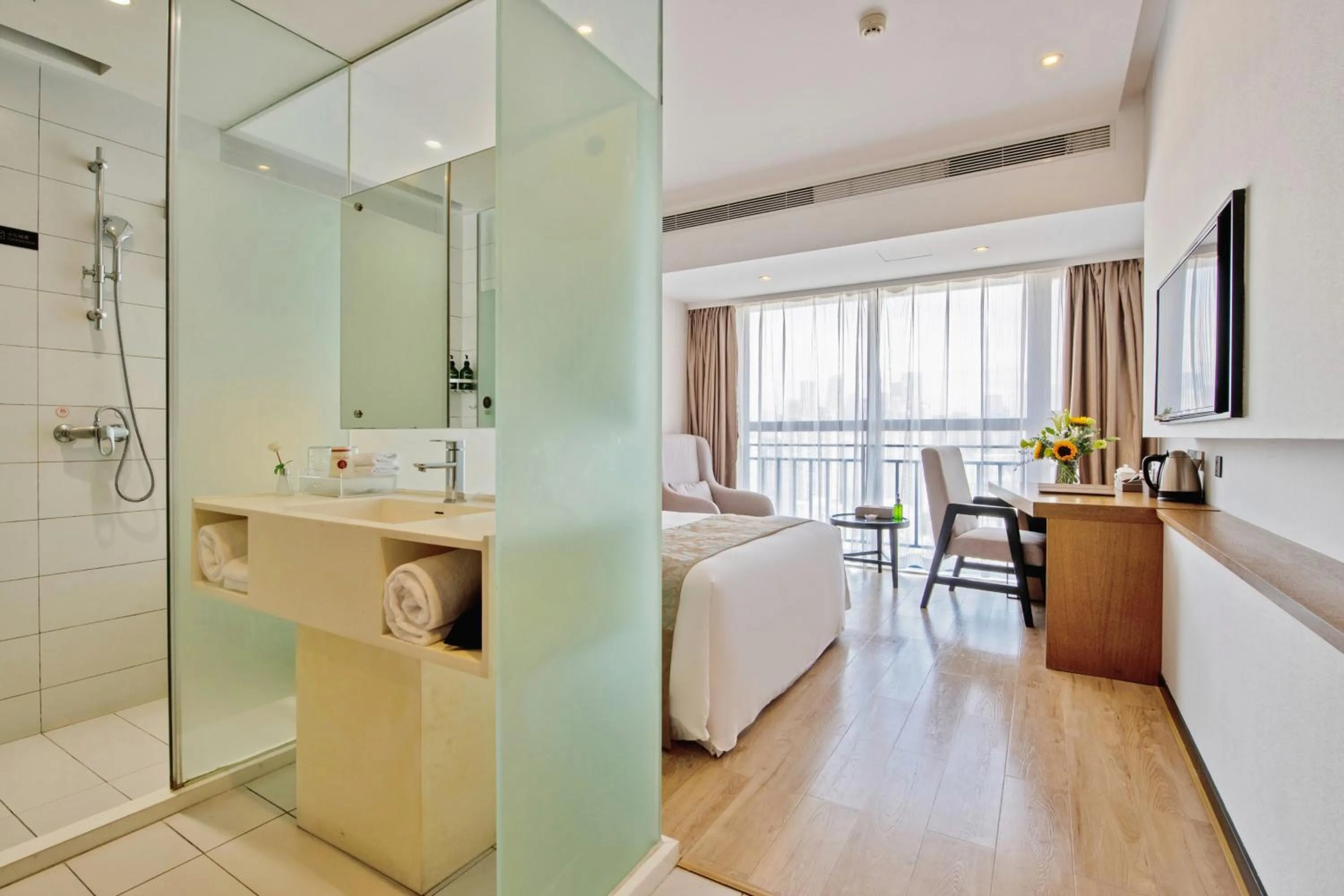 towels, Bed in Hongdu Hotel