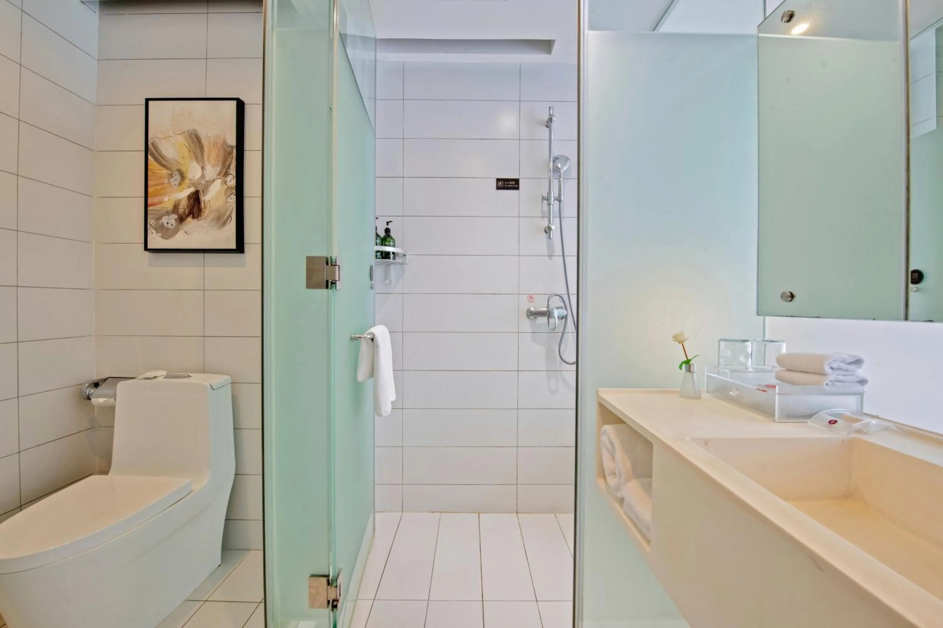 Shower in Hongdu Hotel