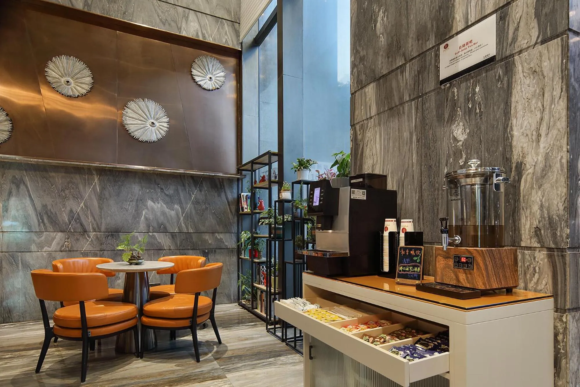 Coffee/tea facilities in Hongdu Hotel