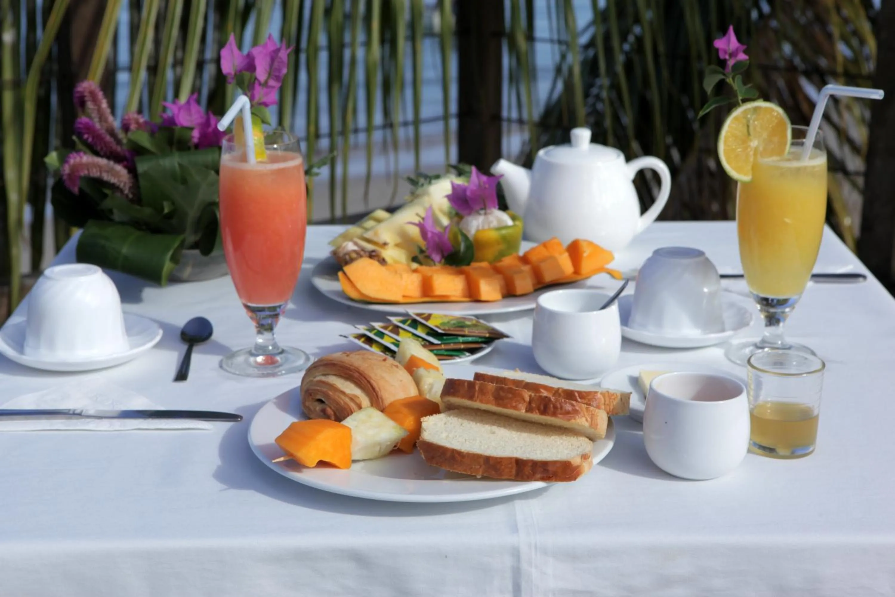 Food and drinks in Hôtel Sarimanok