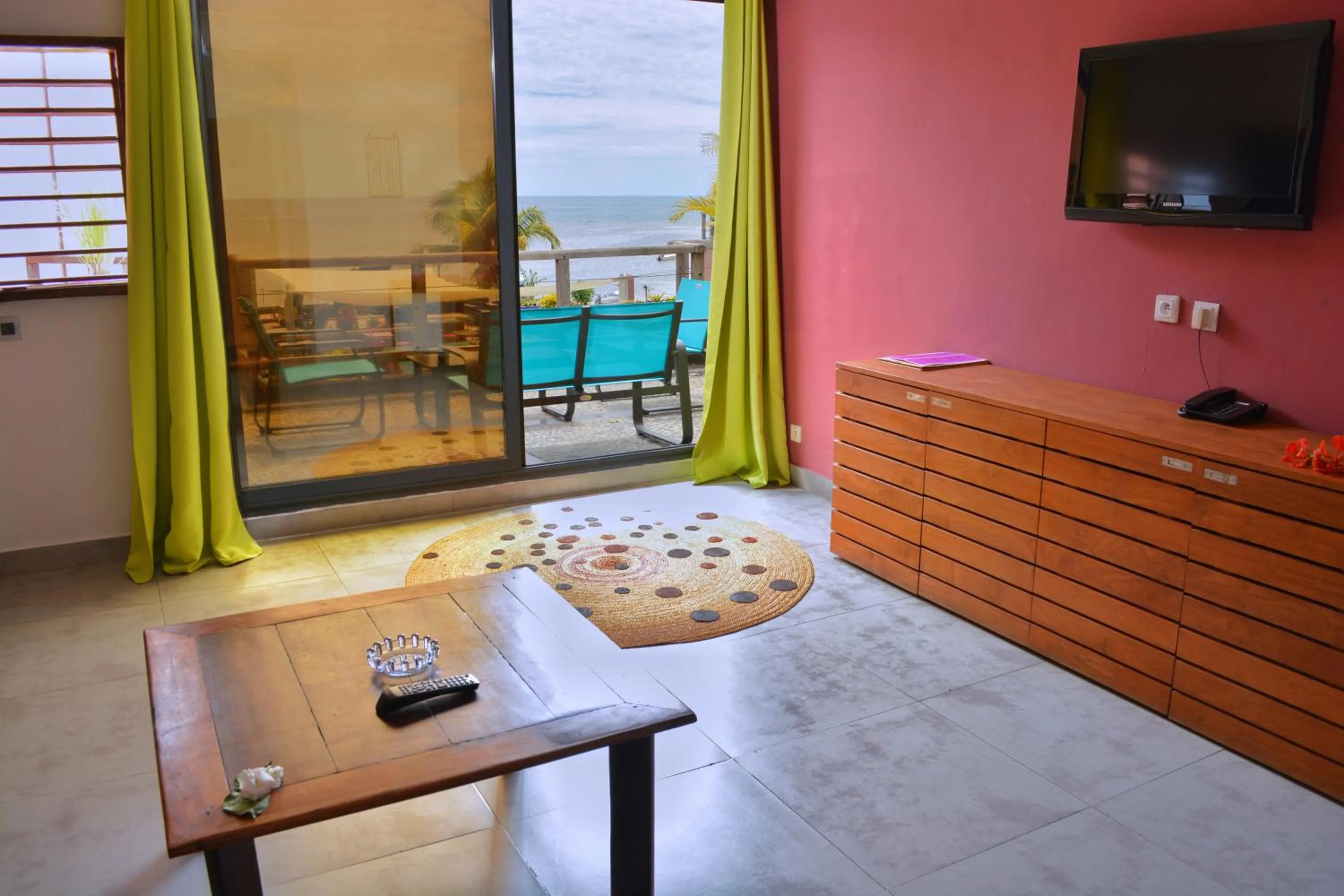 TV and multimedia in Hôtel Sarimanok