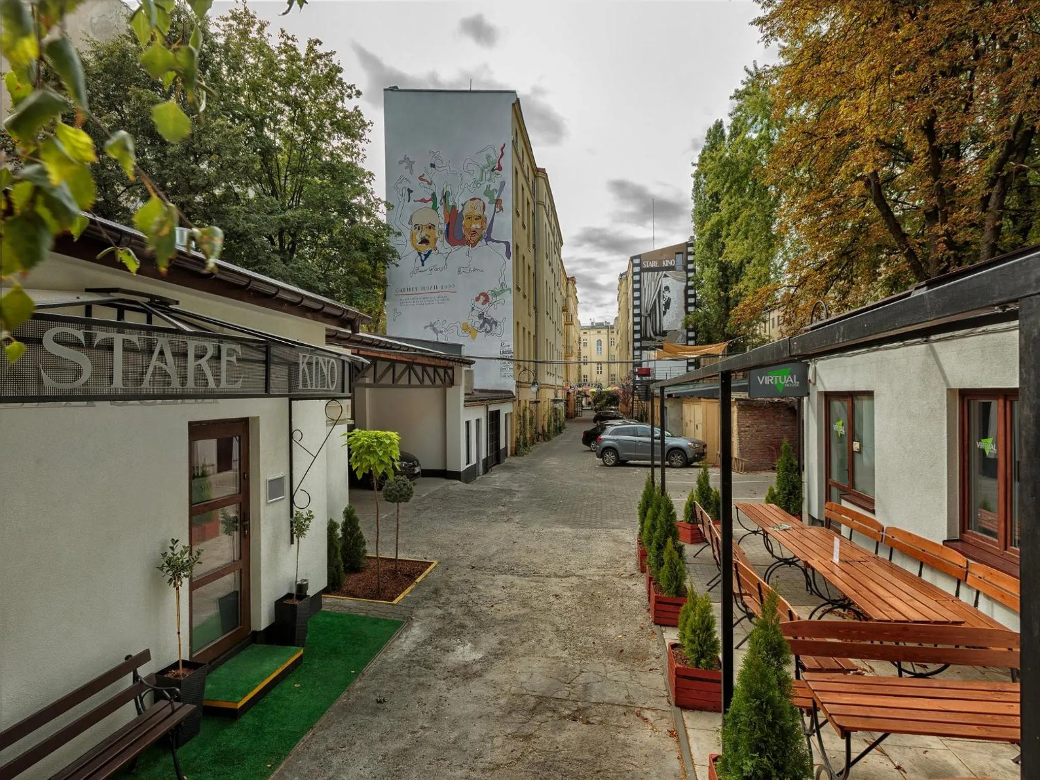 Neighbourhood in Cinema Rooms - Piotrkowska