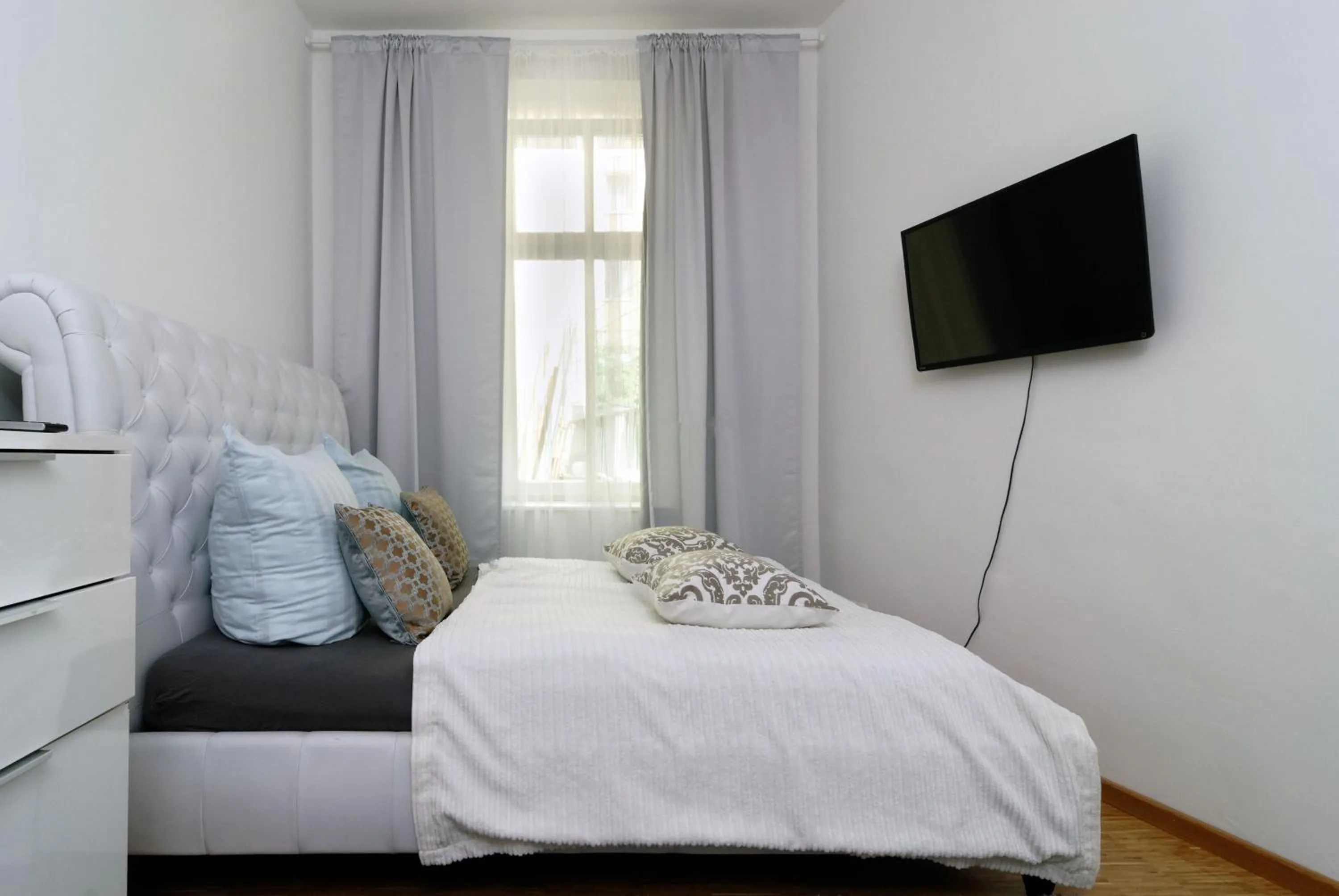 Day, Bed in Grand Central Mitte Apartment
