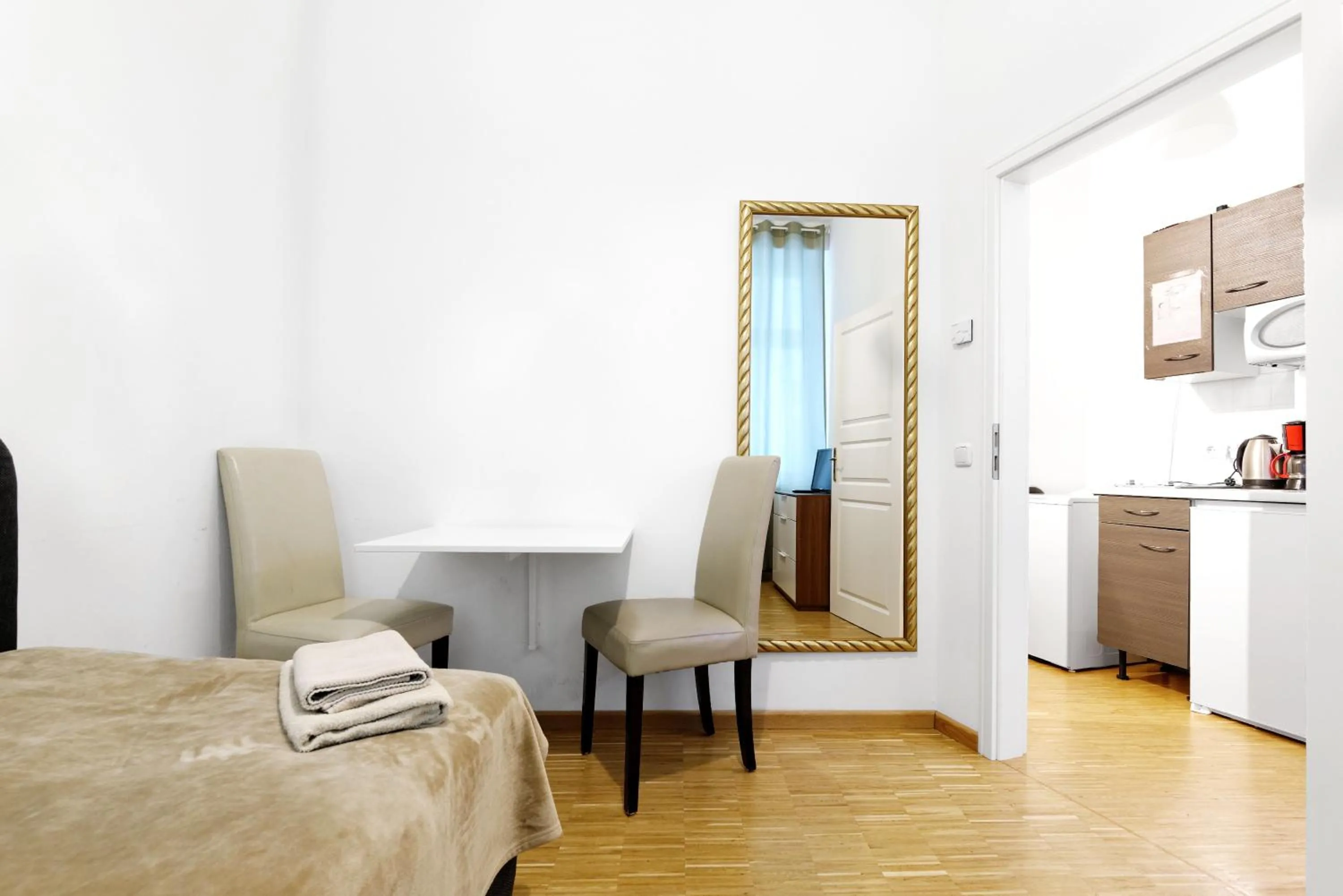 Living room, Bed in Grand Central Mitte Apartment
