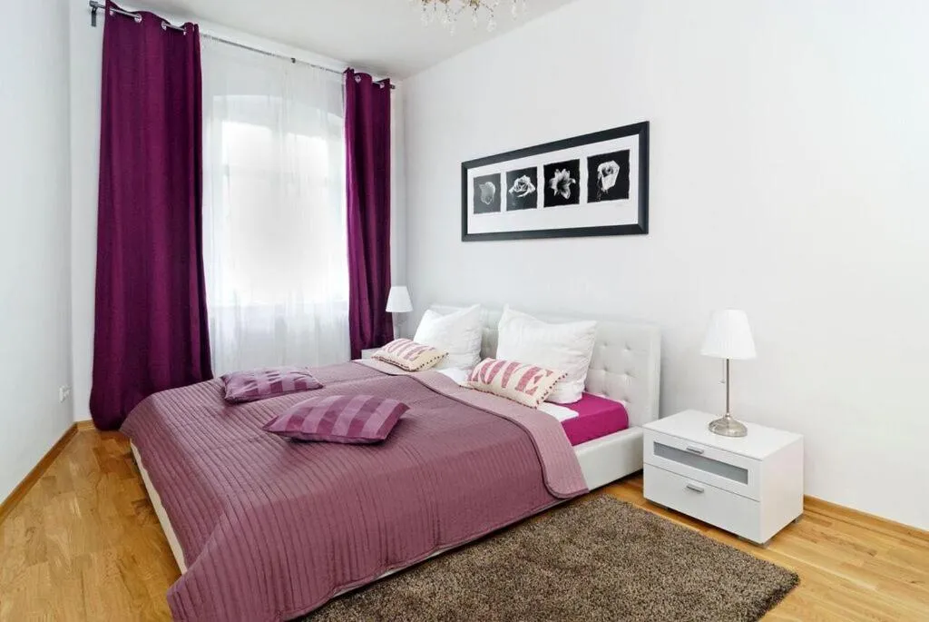 Day, Bed in Grand Central Mitte Apartment