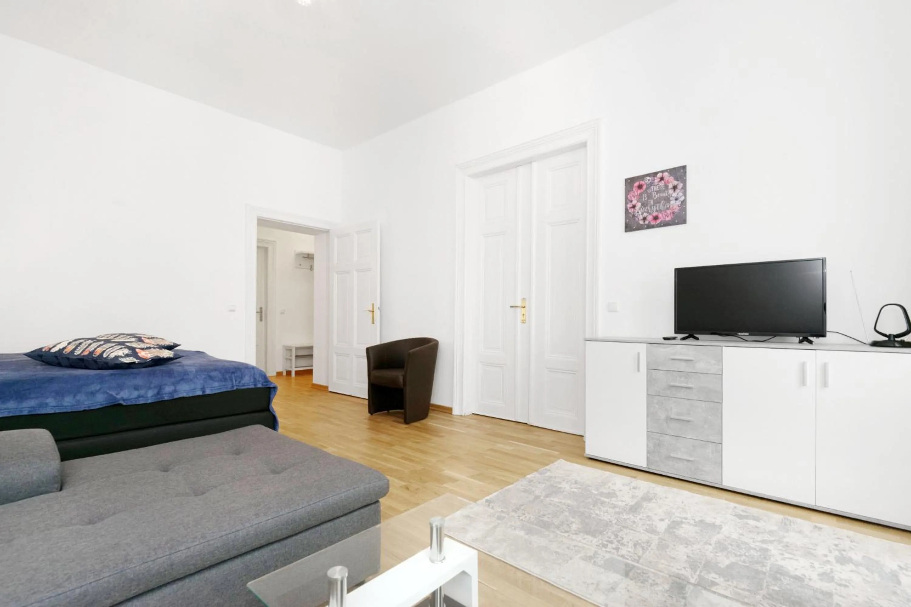 TV and multimedia, Bed in Grand Central Mitte Apartment