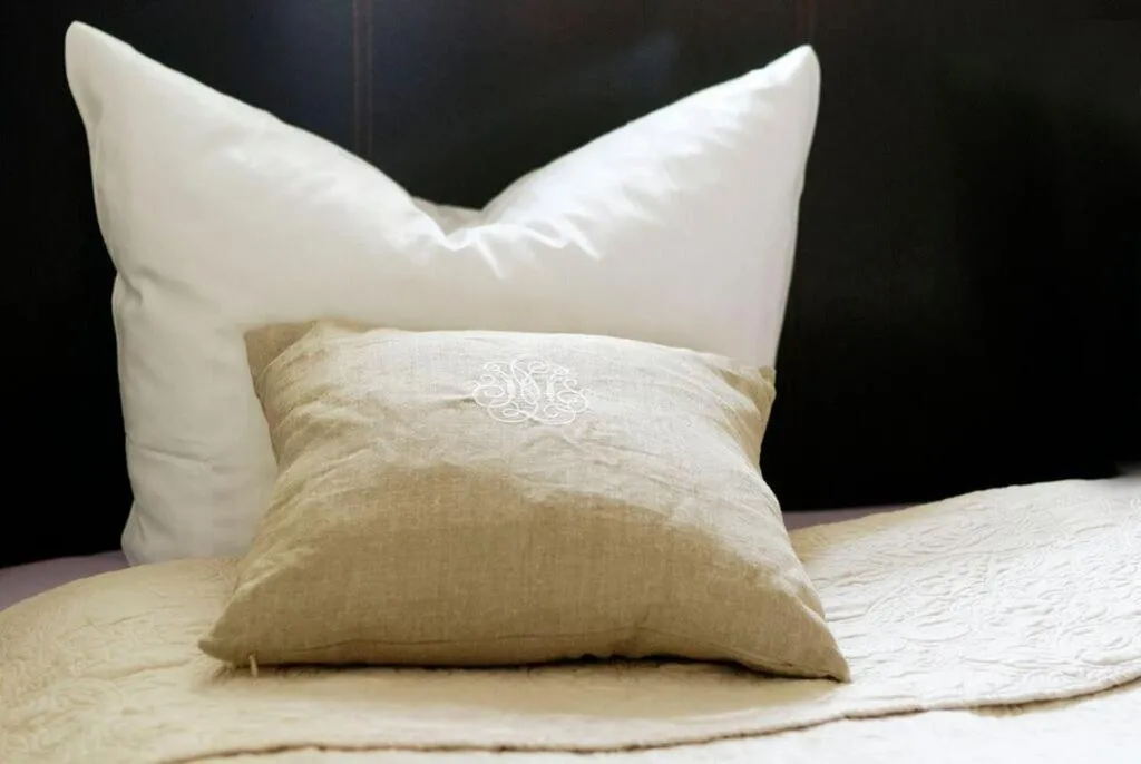 Decorative detail, Bed in Grand Central Mitte Apartment