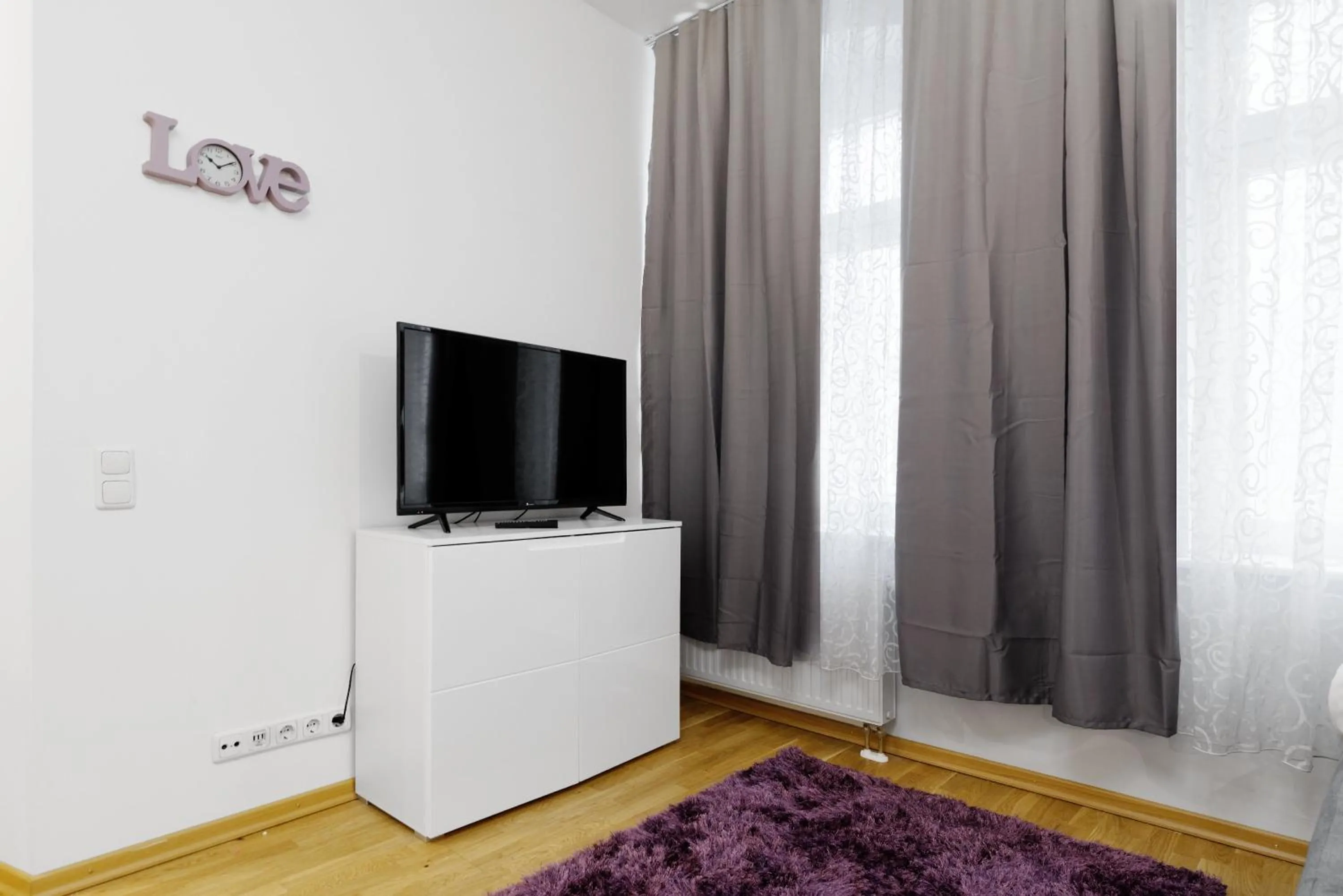 Communal lounge/ TV room in Grand Central Mitte Apartment