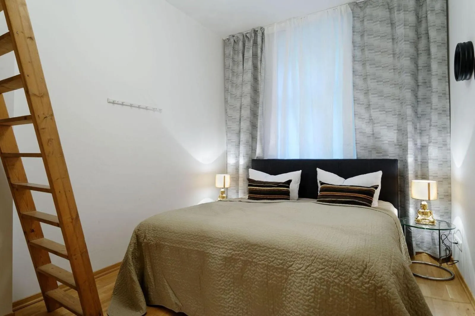 Bedroom, Bed in Grand Central Mitte Apartment