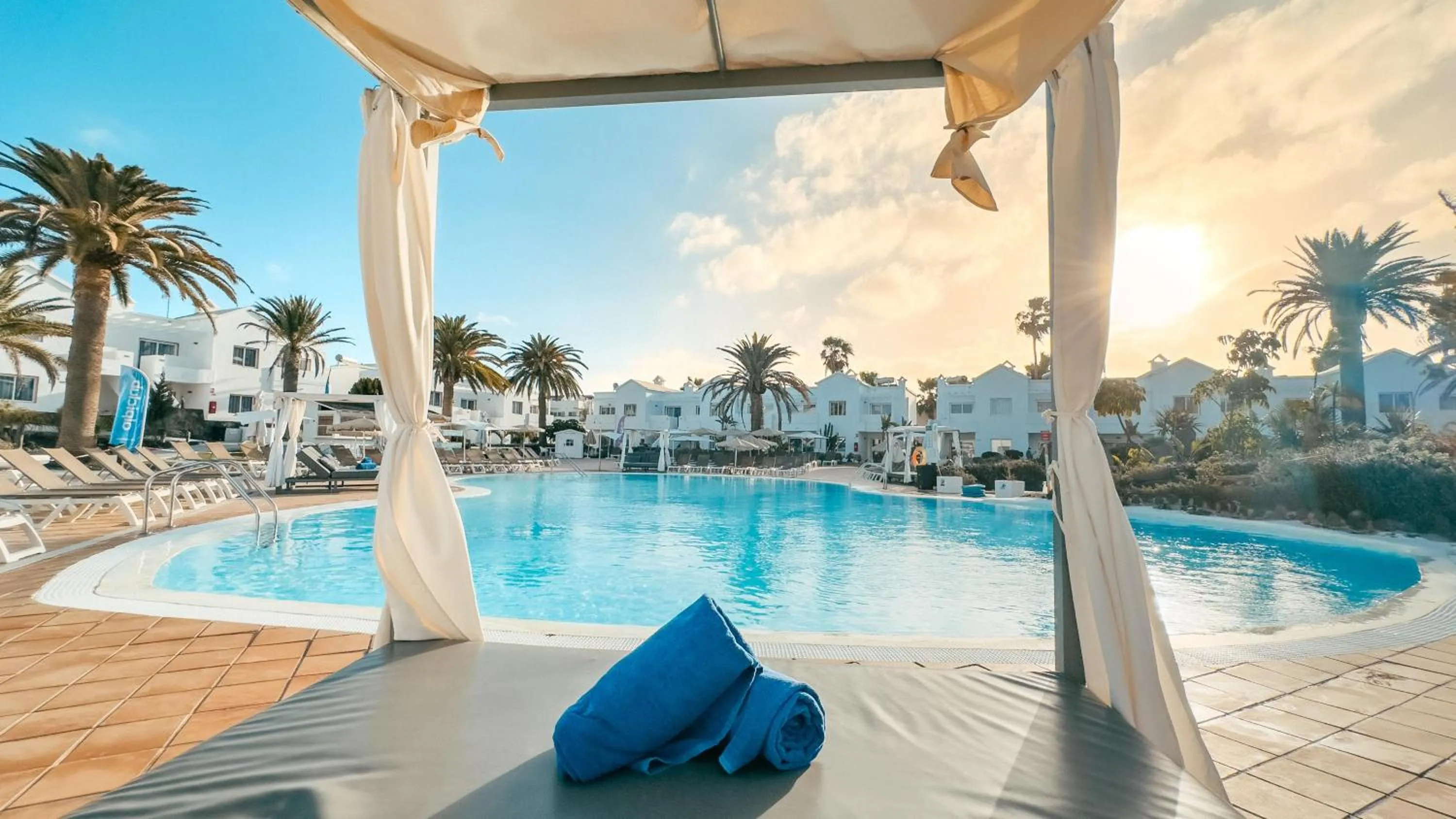 Swimming pool in Labranda Corralejo Village
