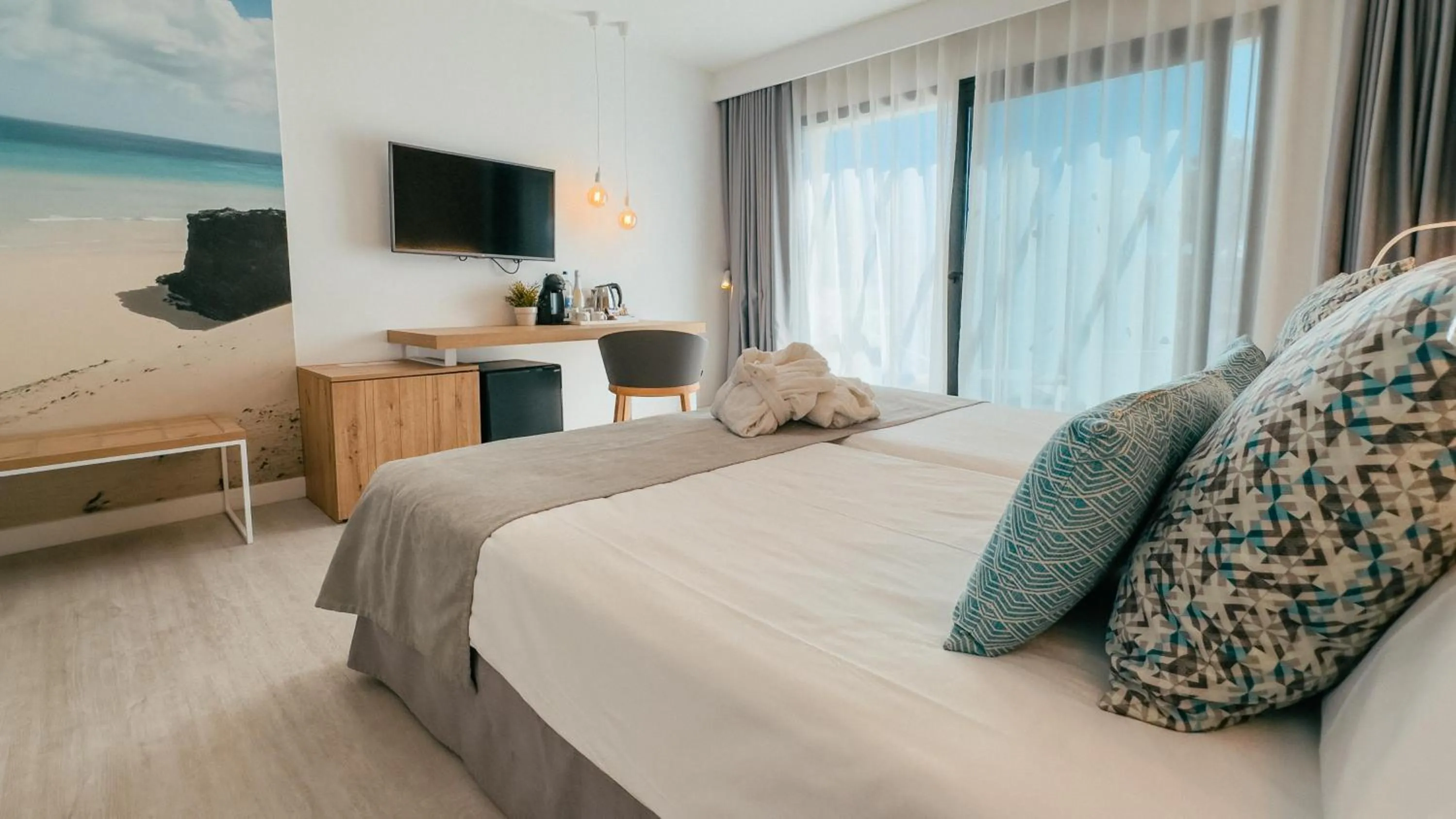 Photo of the whole room, Bed in Labranda Corralejo Village