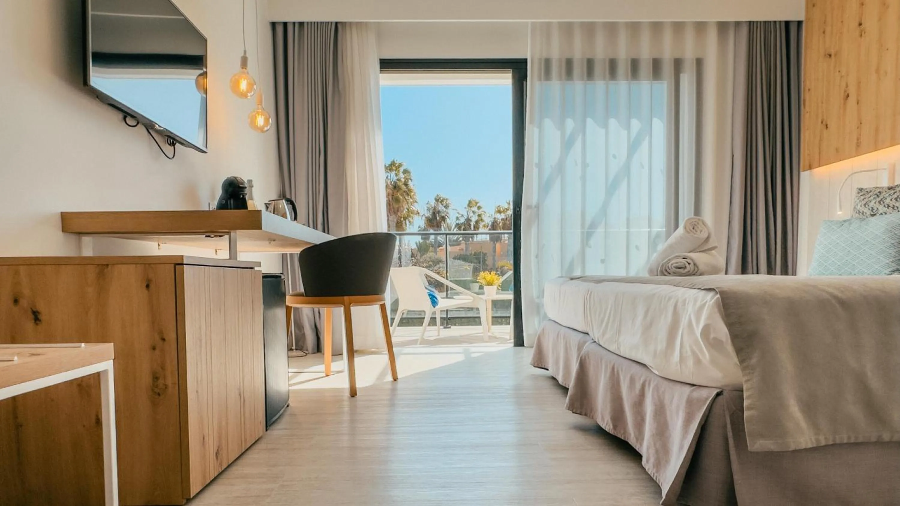 Photo of the whole room, Bed in Labranda Corralejo Village