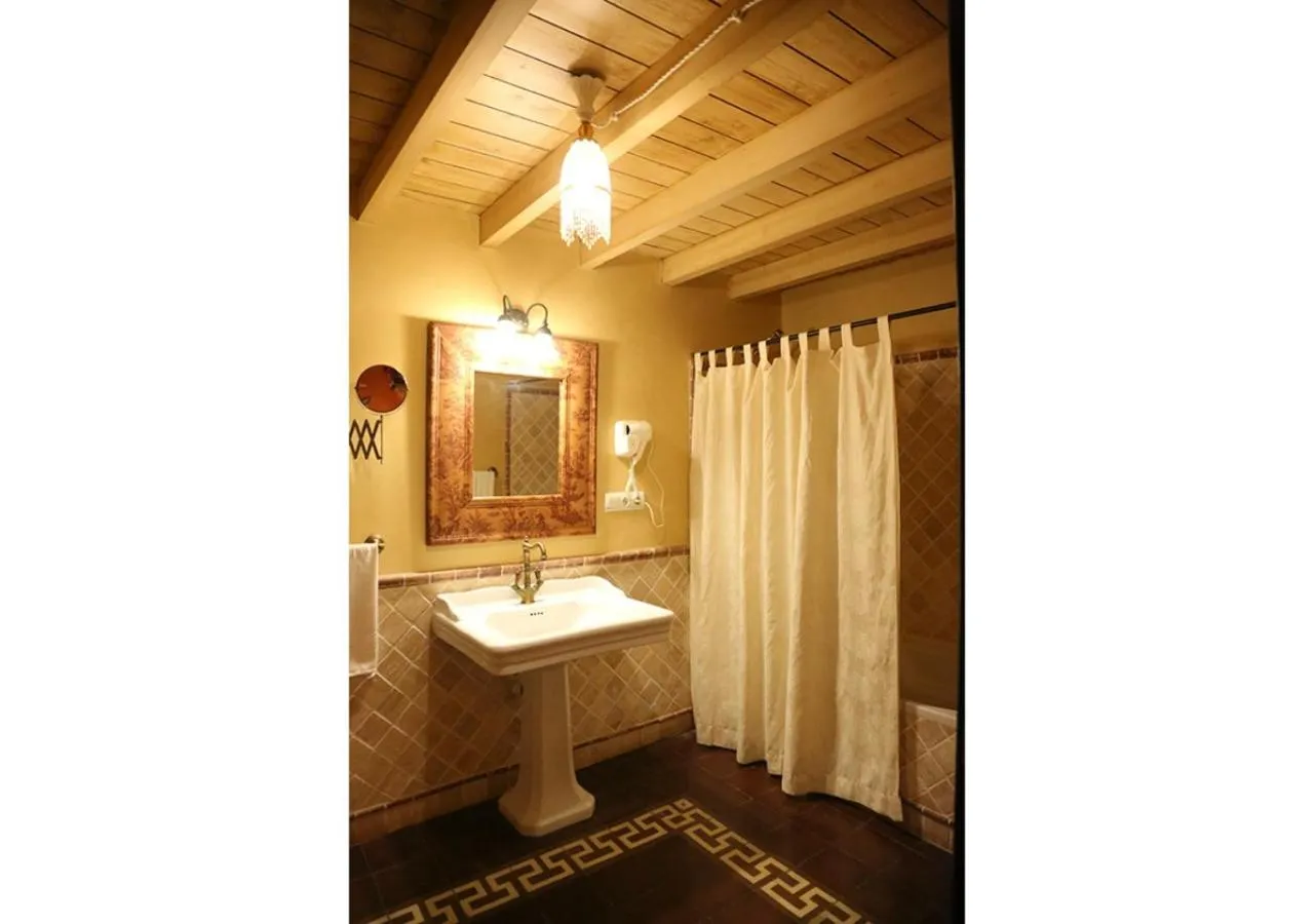 Bathroom in La Casona de Calderón Gastronomic & Boutique Hotel