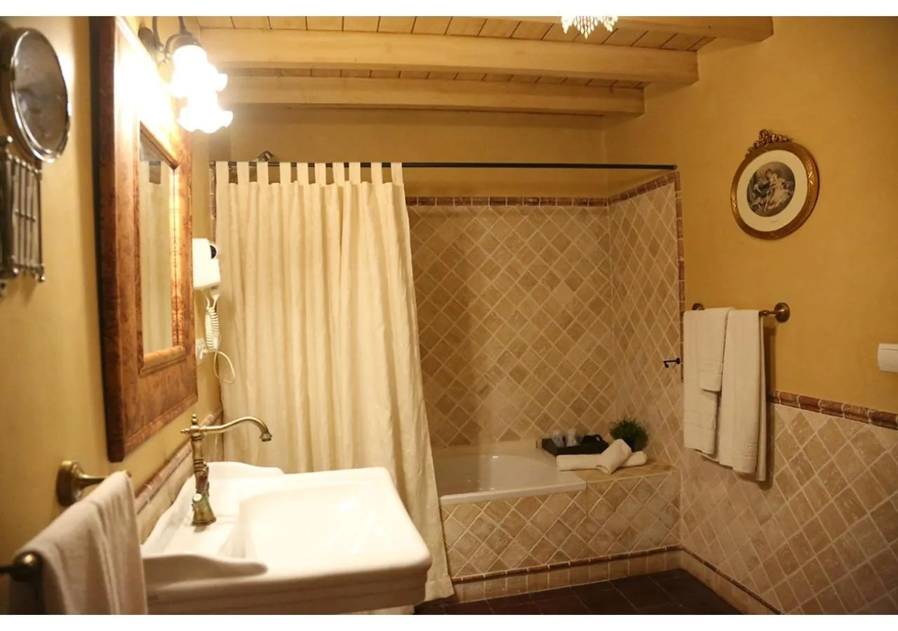 Bathroom in La Casona de Calderón Gastronomic & Boutique Hotel