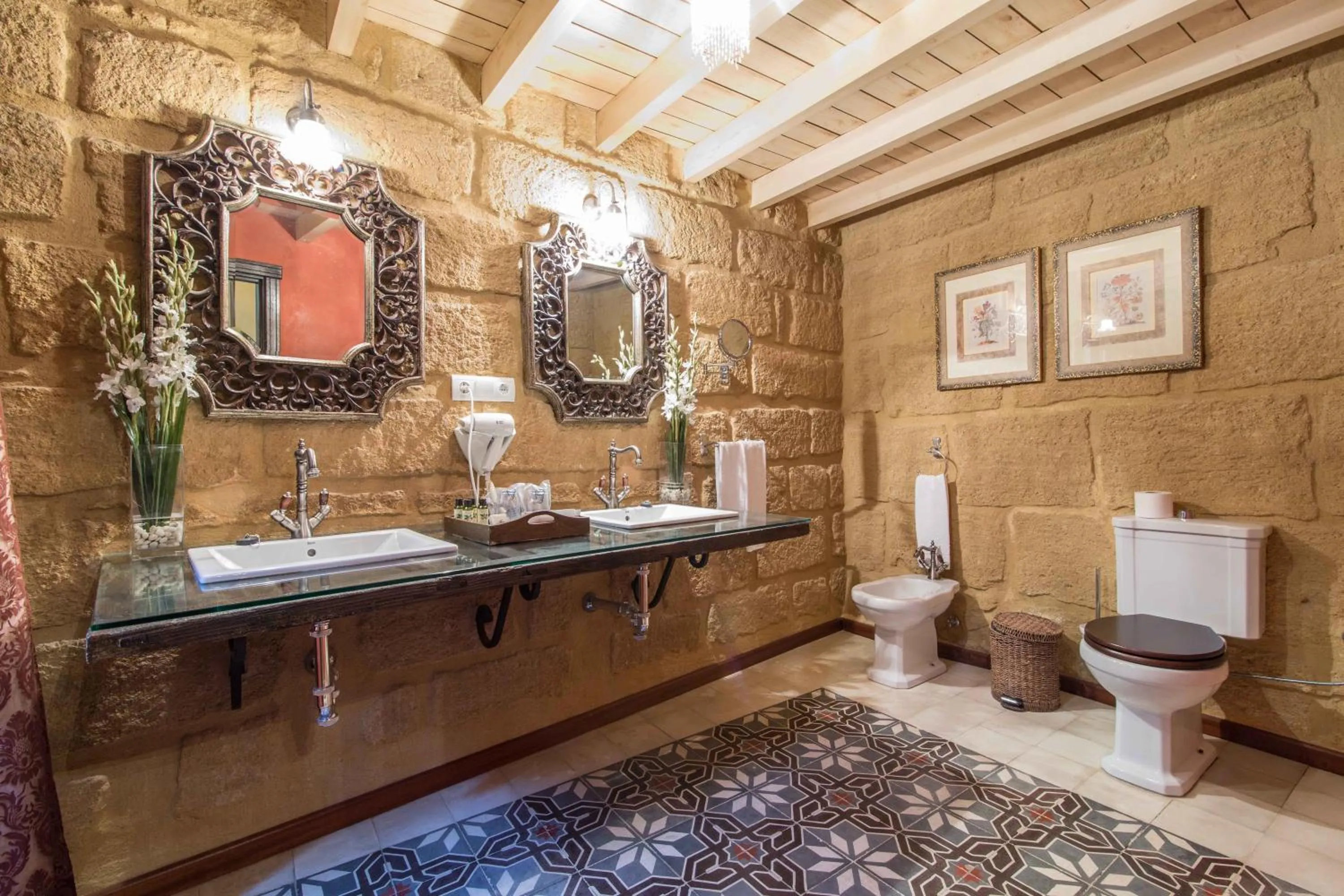 Bathroom in La Casona de Calderón Gastronomic & Boutique Hotel