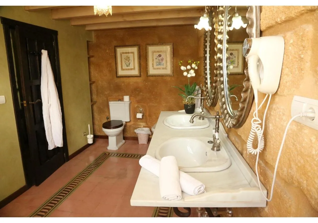 Bathroom in La Casona de Calderón Gastronomic & Boutique Hotel