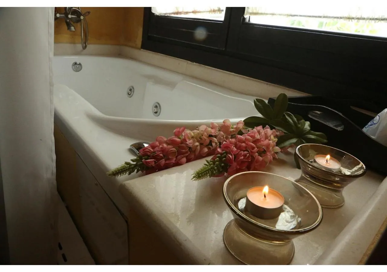 Bath in La Casona de Calderón Gastronomic & Boutique Hotel