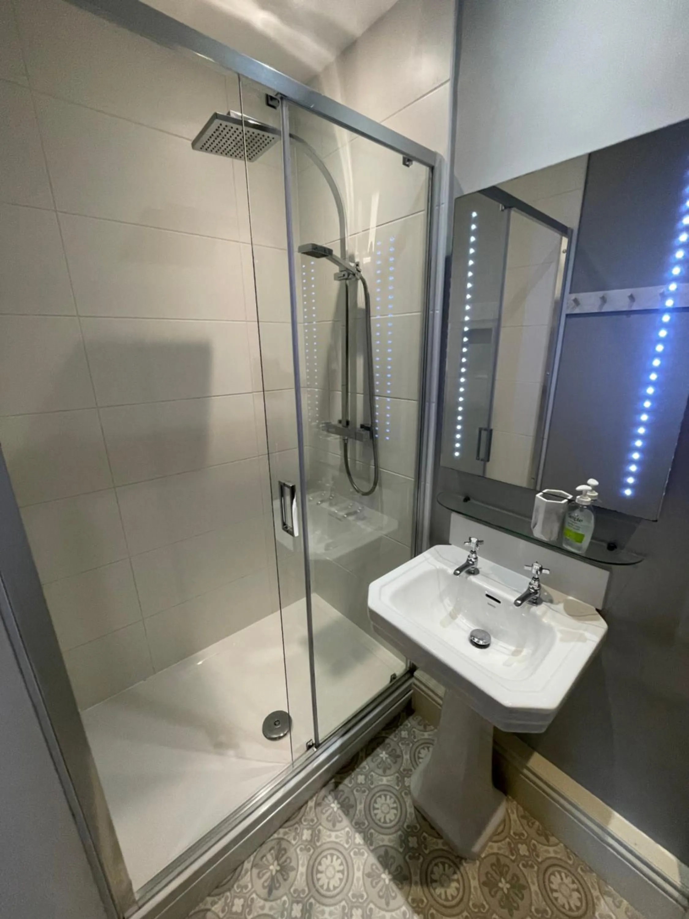 Shower in Poplars Farm