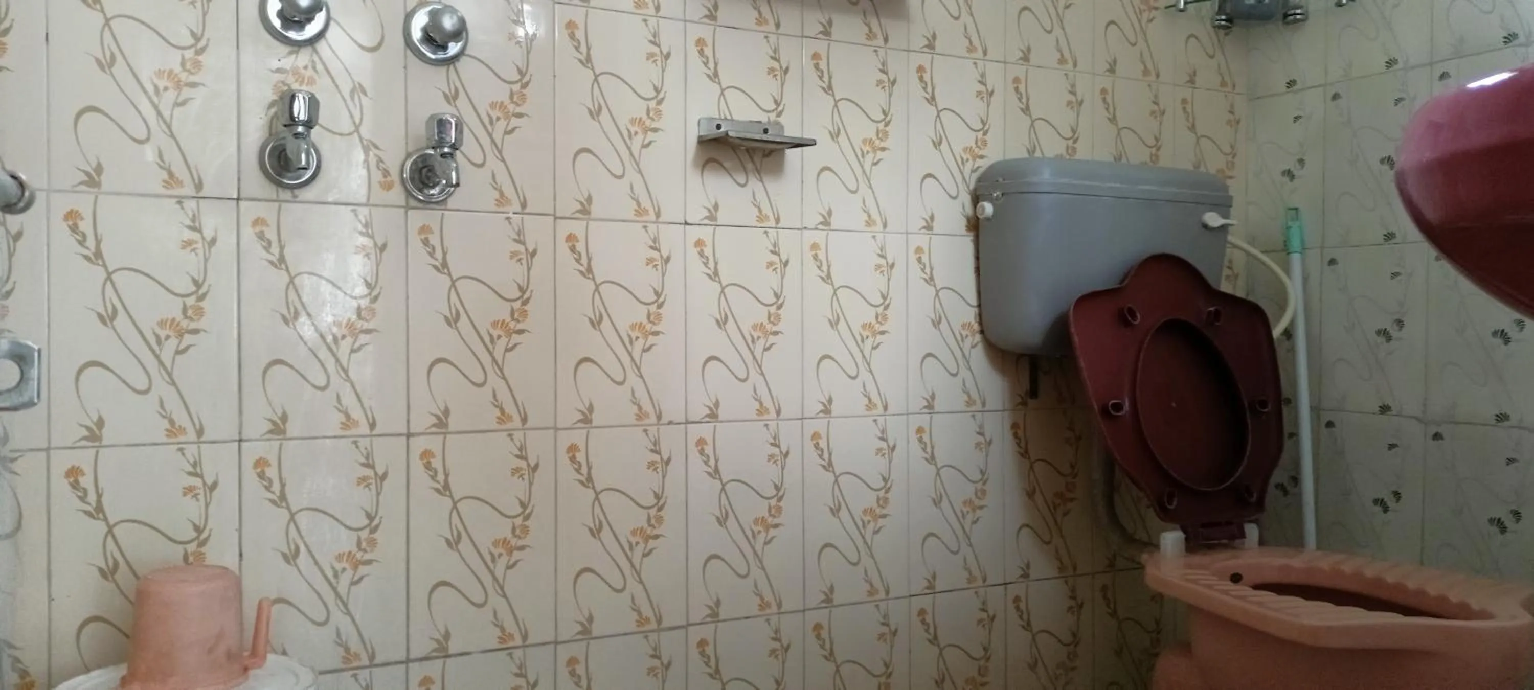 Shower in Swami Samarpan Ashram