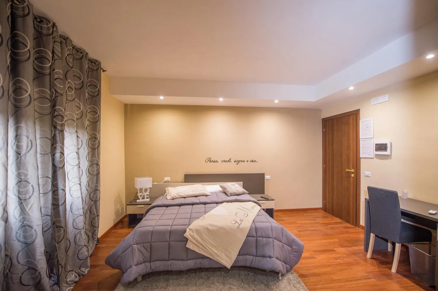 Property building, Bed in Maison 3g