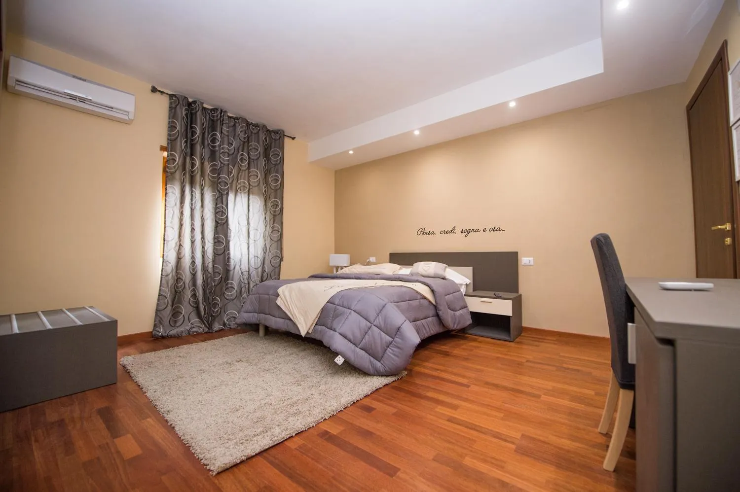 Property building, Bed in Maison 3g