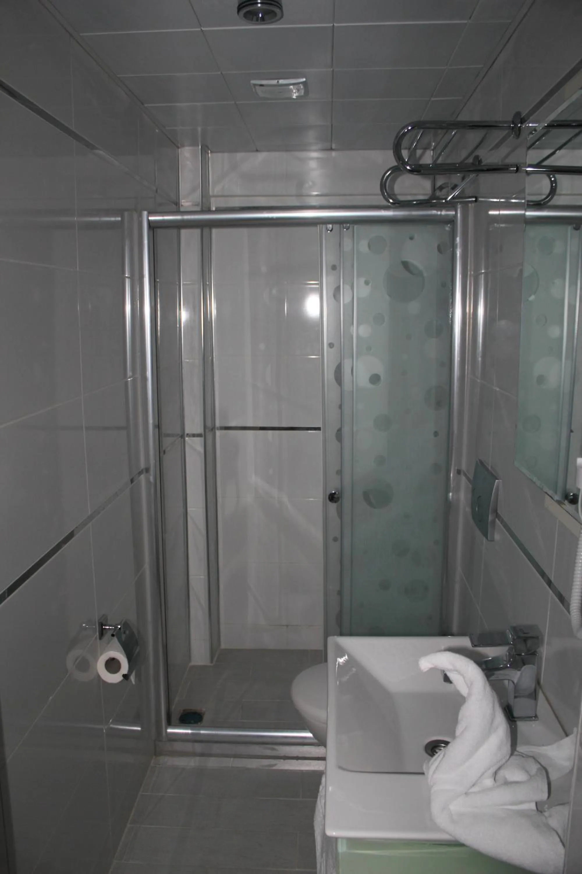 Shower in Prens Hotel